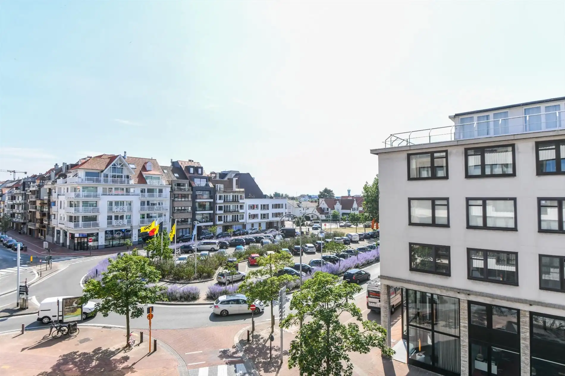 Aangenaam appartement met twee slaapkamers zonnig gelegen op de Paul Parmentierlaan.  foto {{pictureIndex}}