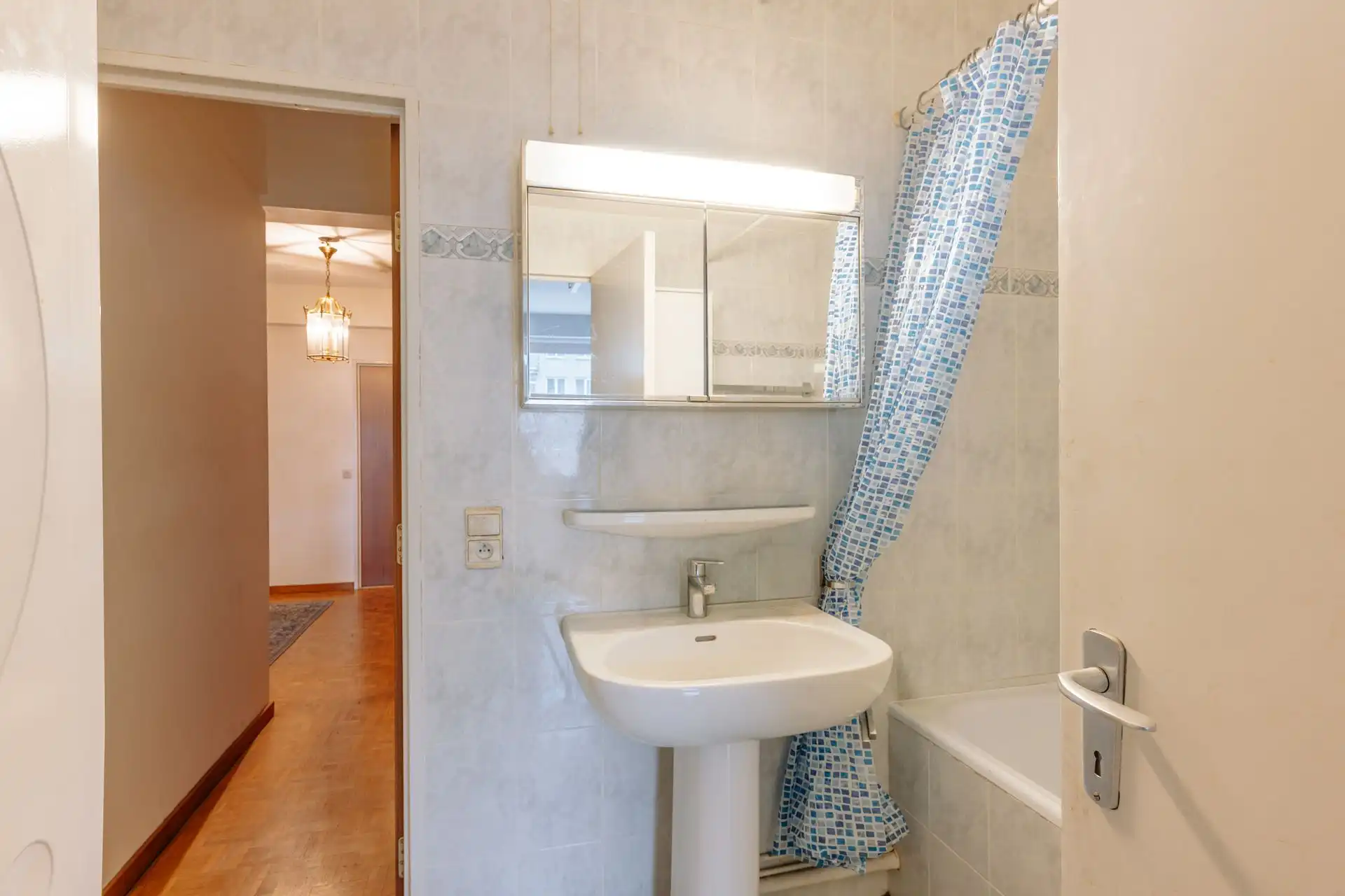 Karaktervol appartement met 2 kamers en dressing-bureau foto 18