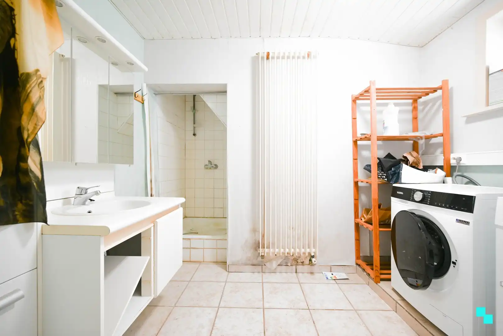 Alleenstaande, te renoveren villa in residentiële buurt foto 18