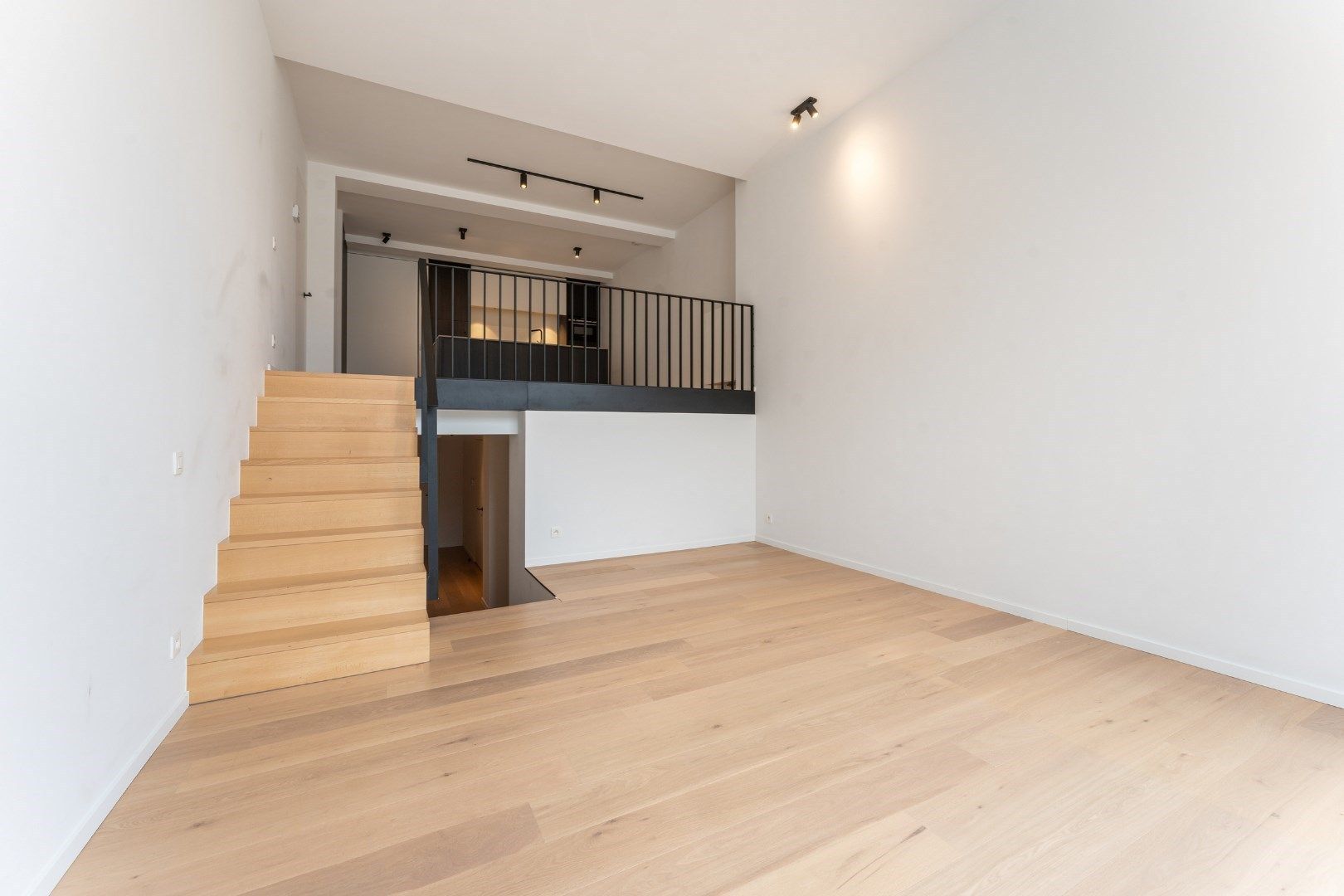 Schitterend villa-appartement aan het van Duyseplein foto 2