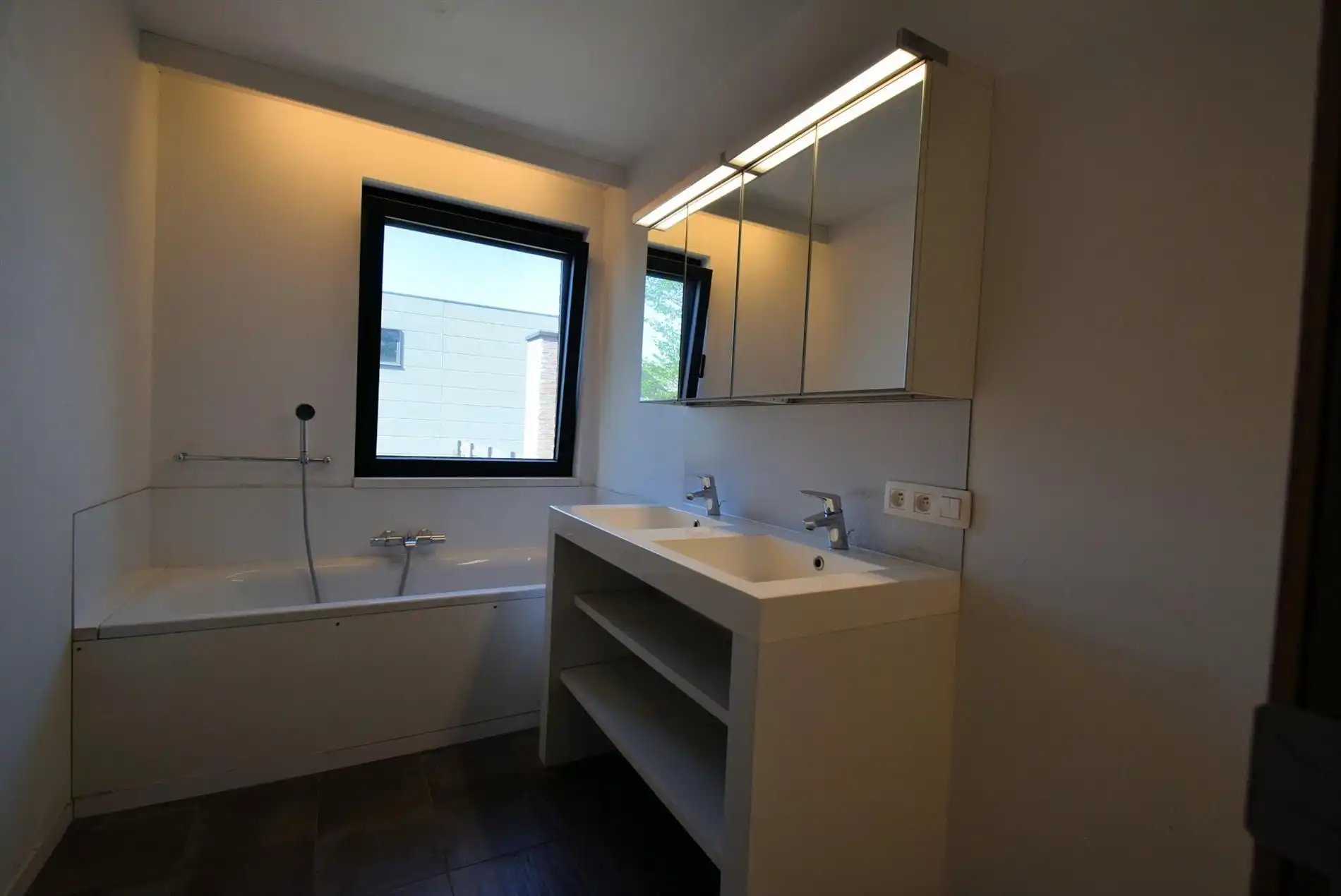 RECENTE WONING MET TUIN IN CENTRUM ROESELARE  foto 10
