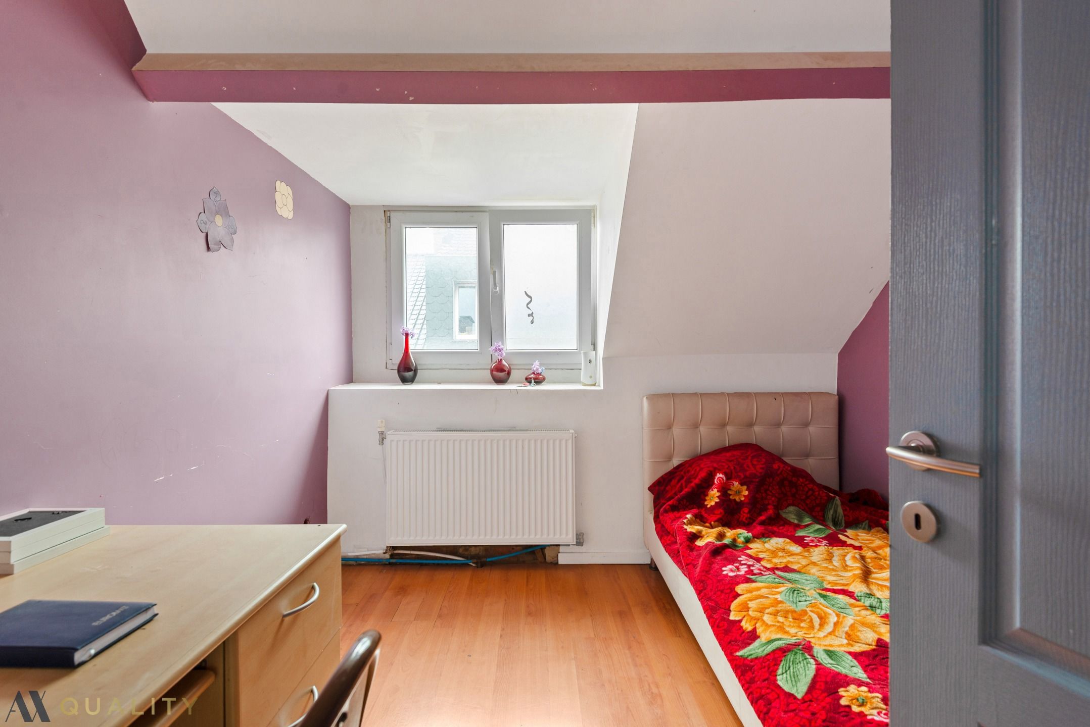 Rijwoning met 5 slpk. en koer gelegen pal in het centrum van Lebbeke. foto 15