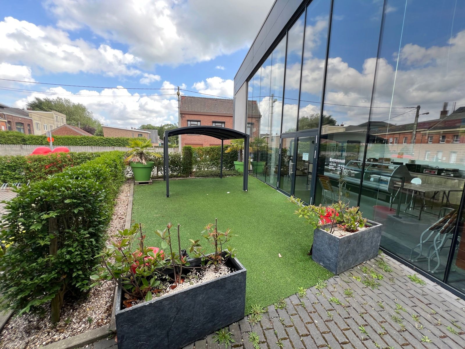 Commercieel gelijkvloers te huur in het centrum van Péruwelz. foto 12
