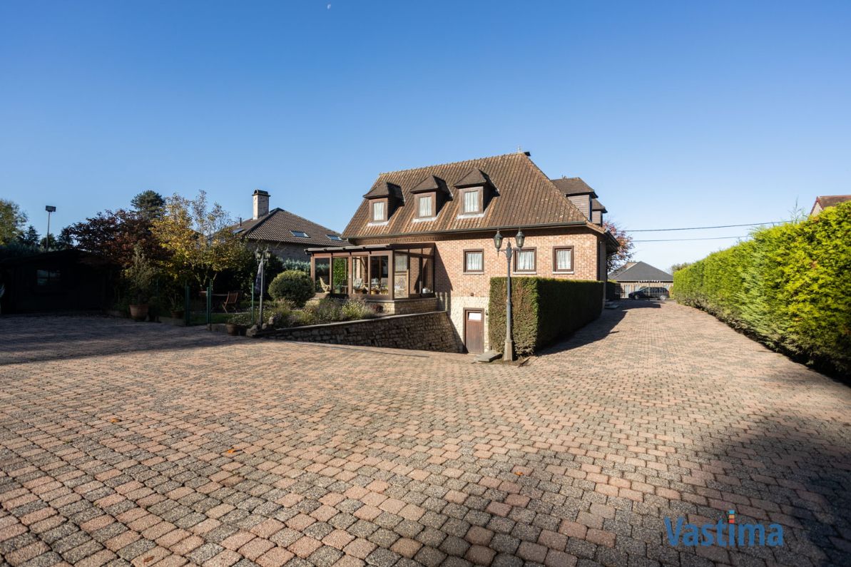 Statige villa met enorm potentieel in een prachtige groene omgeving foto 30