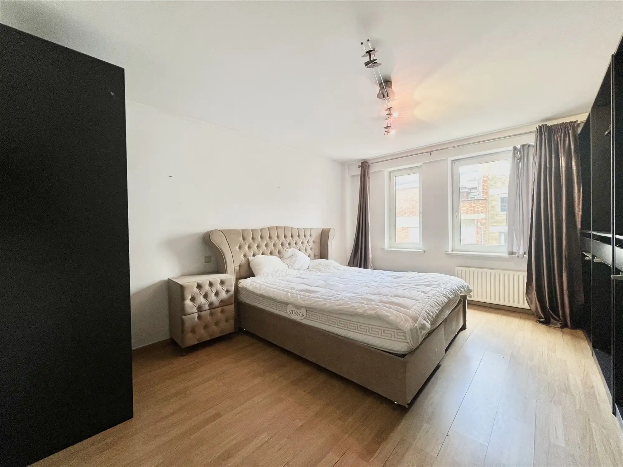 Lichtrijk 2-slaapkamerappartement op toplocatie nabij Centraal Station foto 7