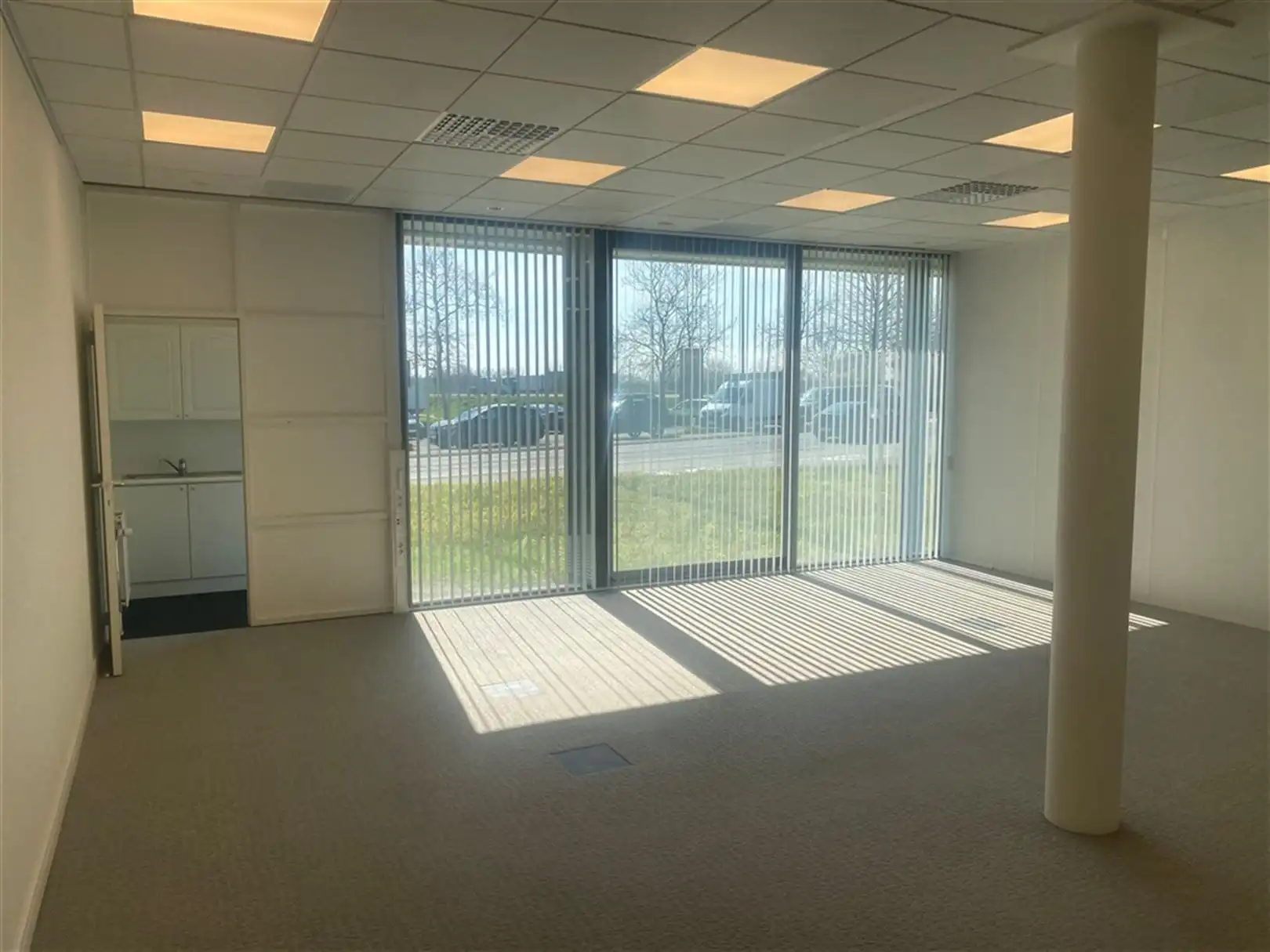 Recent gerenoveerd kantoorgebouw langs E17 vanaf 156m² tot 181m² foto 8