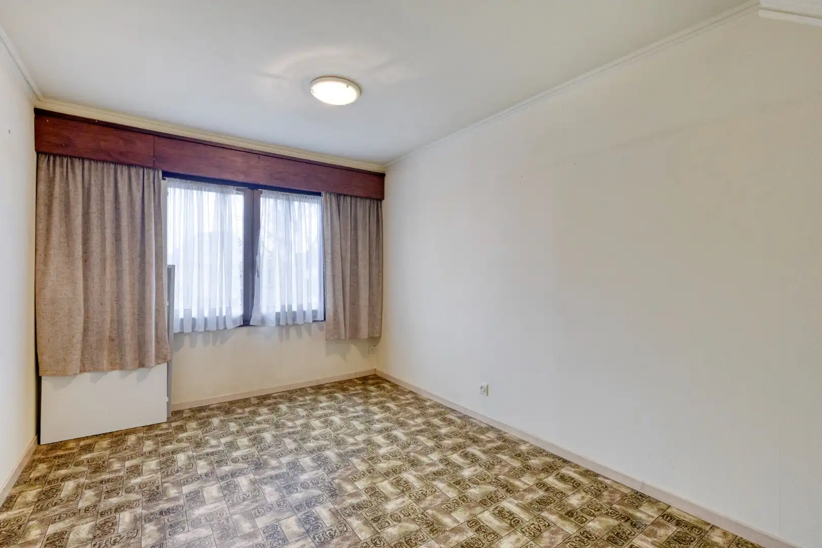 Te renoveren woning met 4 slaapkamers, garage en tuin op rustige ligging! foto 14