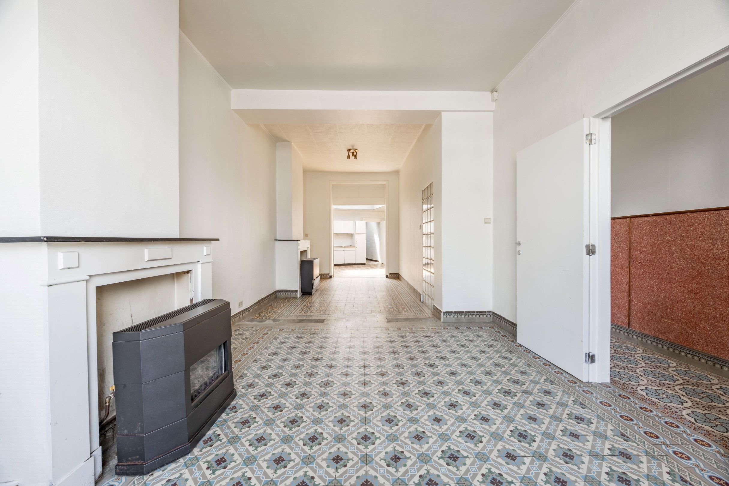 TE RENOVEREN WONING MET GARAGE foto 3