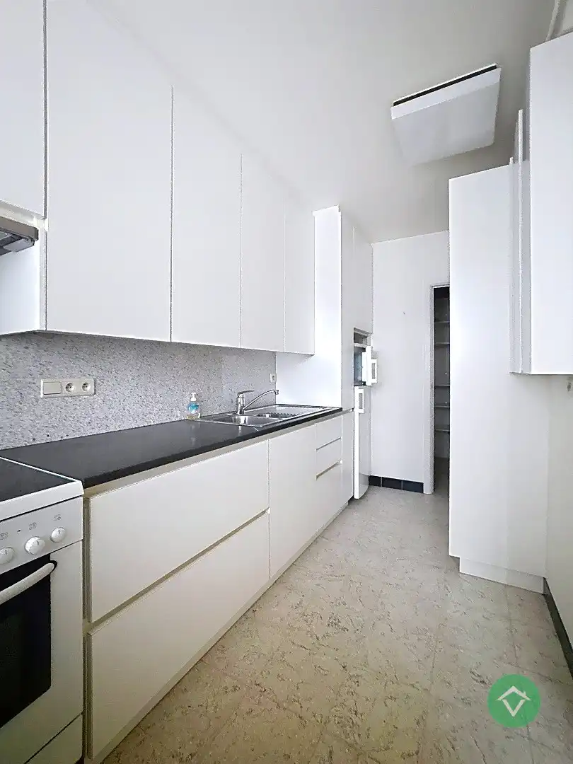 Gelijkvloers appartement met autostandplaats en garage te Roeselare  foto 12