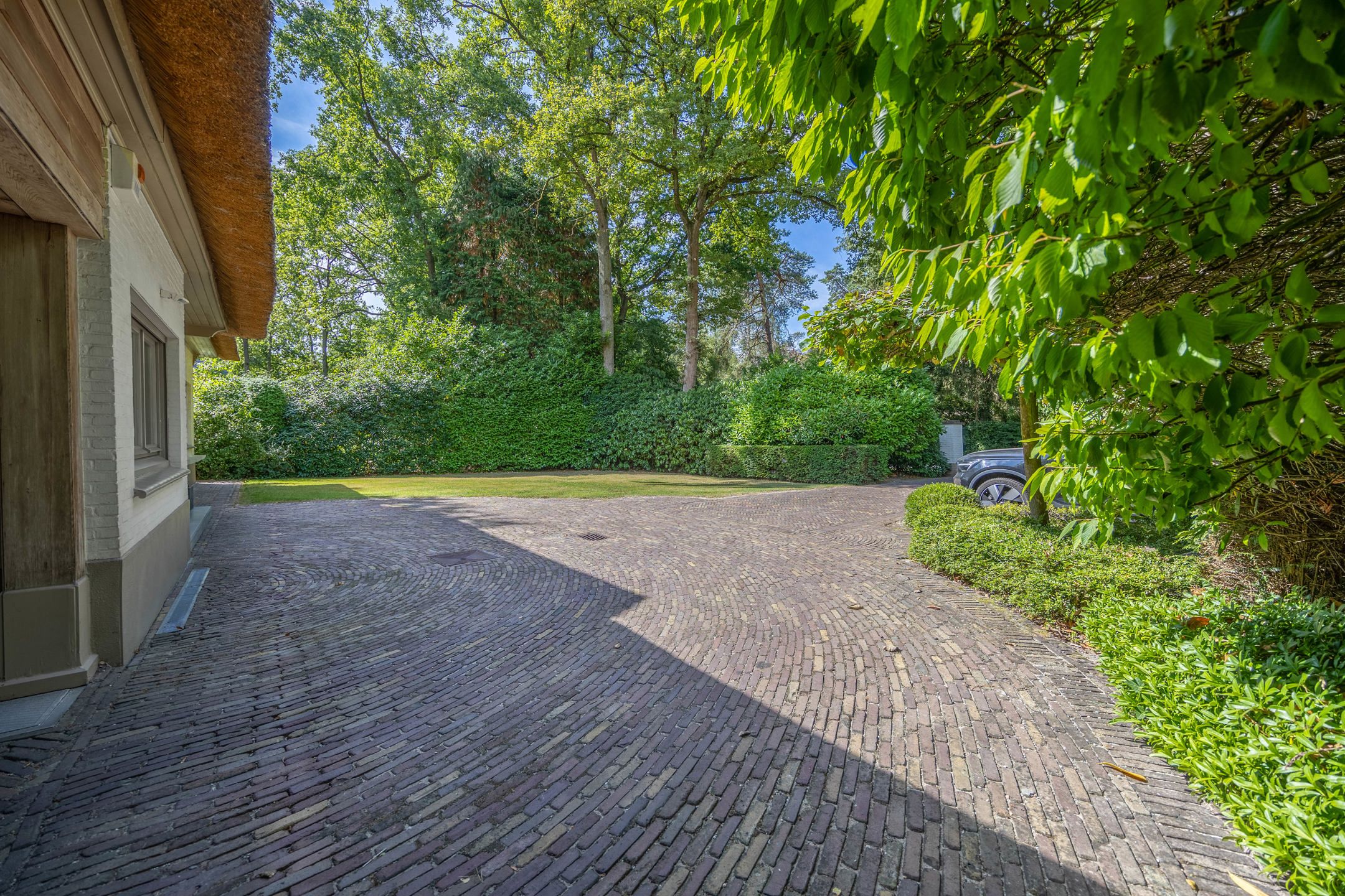 Charmante klasse-villa met rieten dak in bosrijke omgeving foto 42