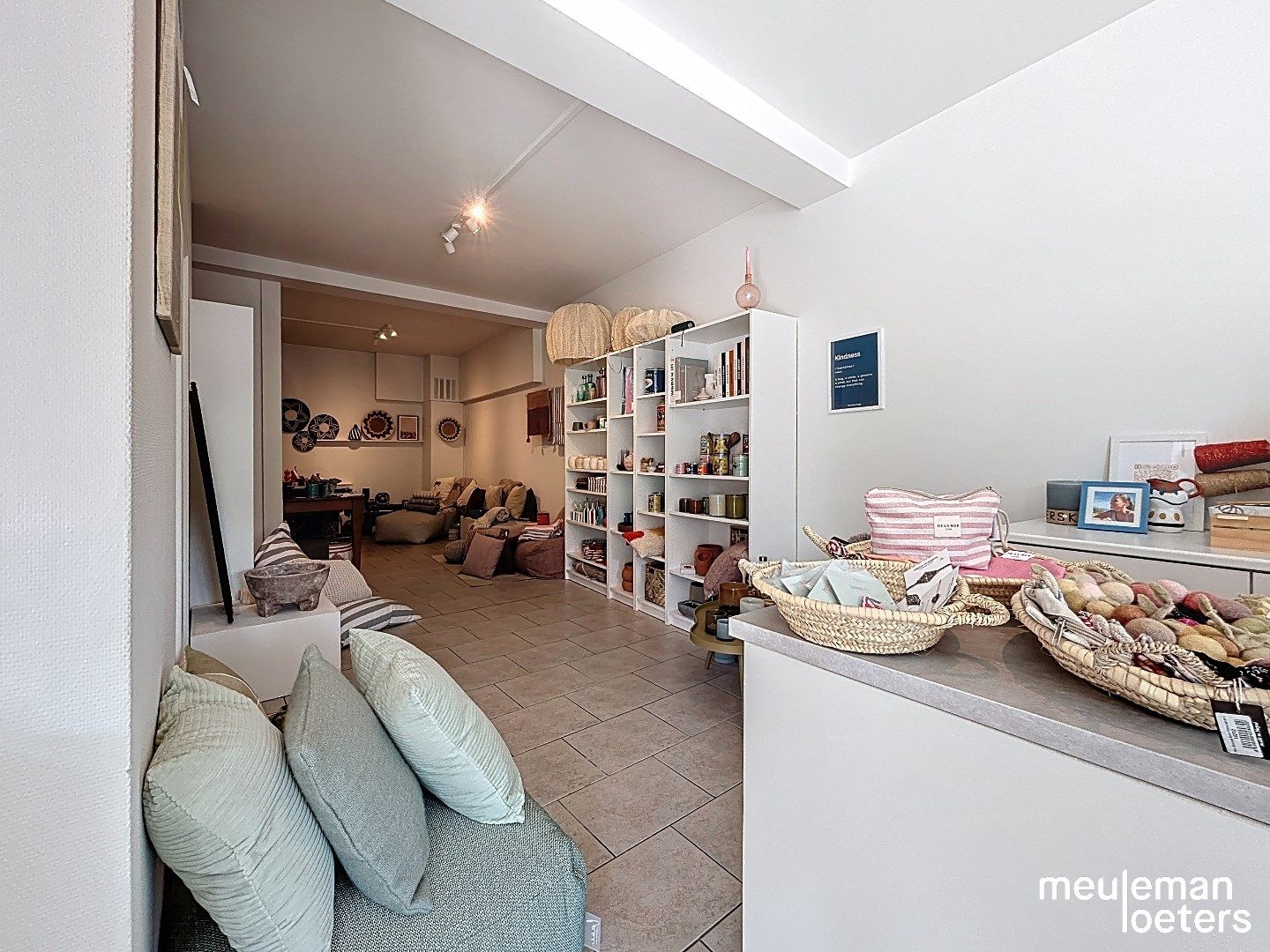 Instapklaar handelspand met ruime etalage  foto 3