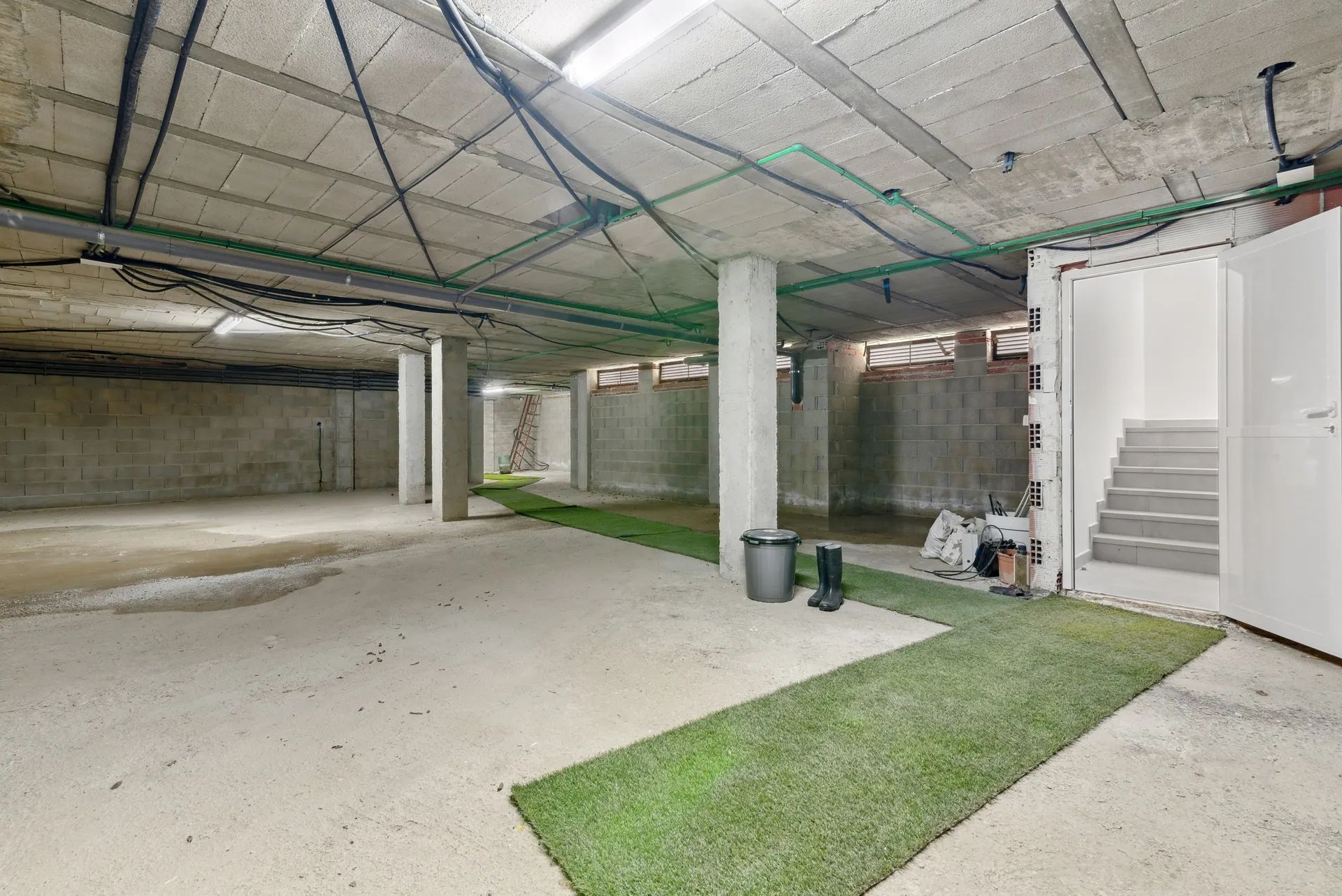Luxe moderne villa - volledig gemeubileerd, met kelder. Mis deze kans niet! foto 17