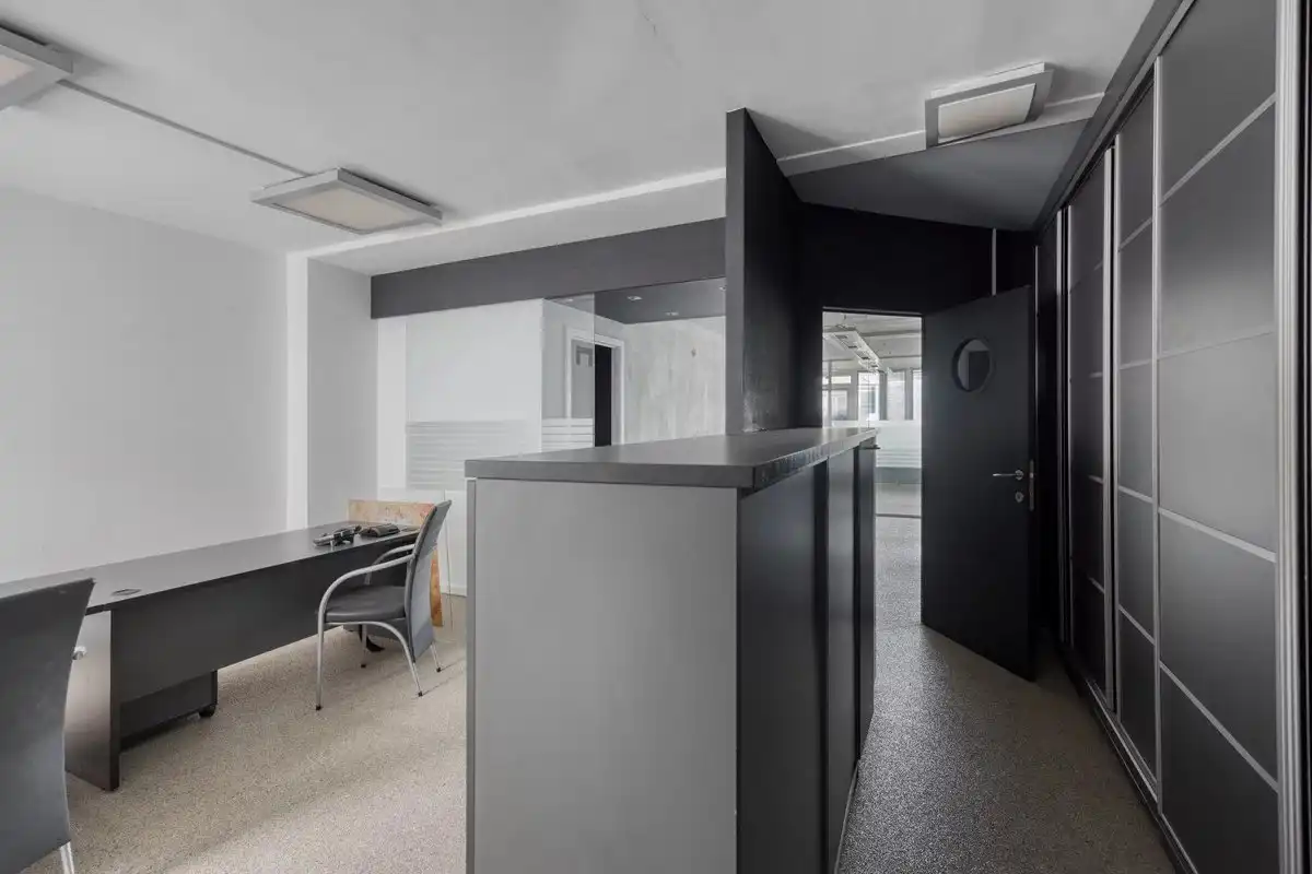 UNIEK HANDELSPAND VAN 110M² MET DUPLEXAPPARTEMENT VAN 146 M² MET 3 SLPK IN LANAKEN CENTRUM foto 10