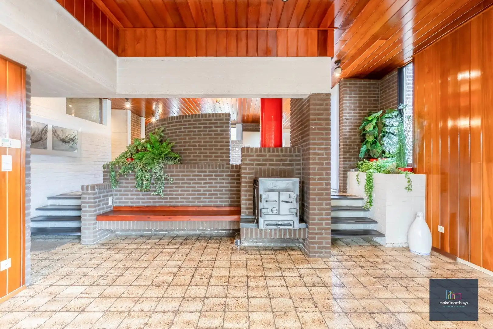 Architecturale woning op een rustige ligging foto 11