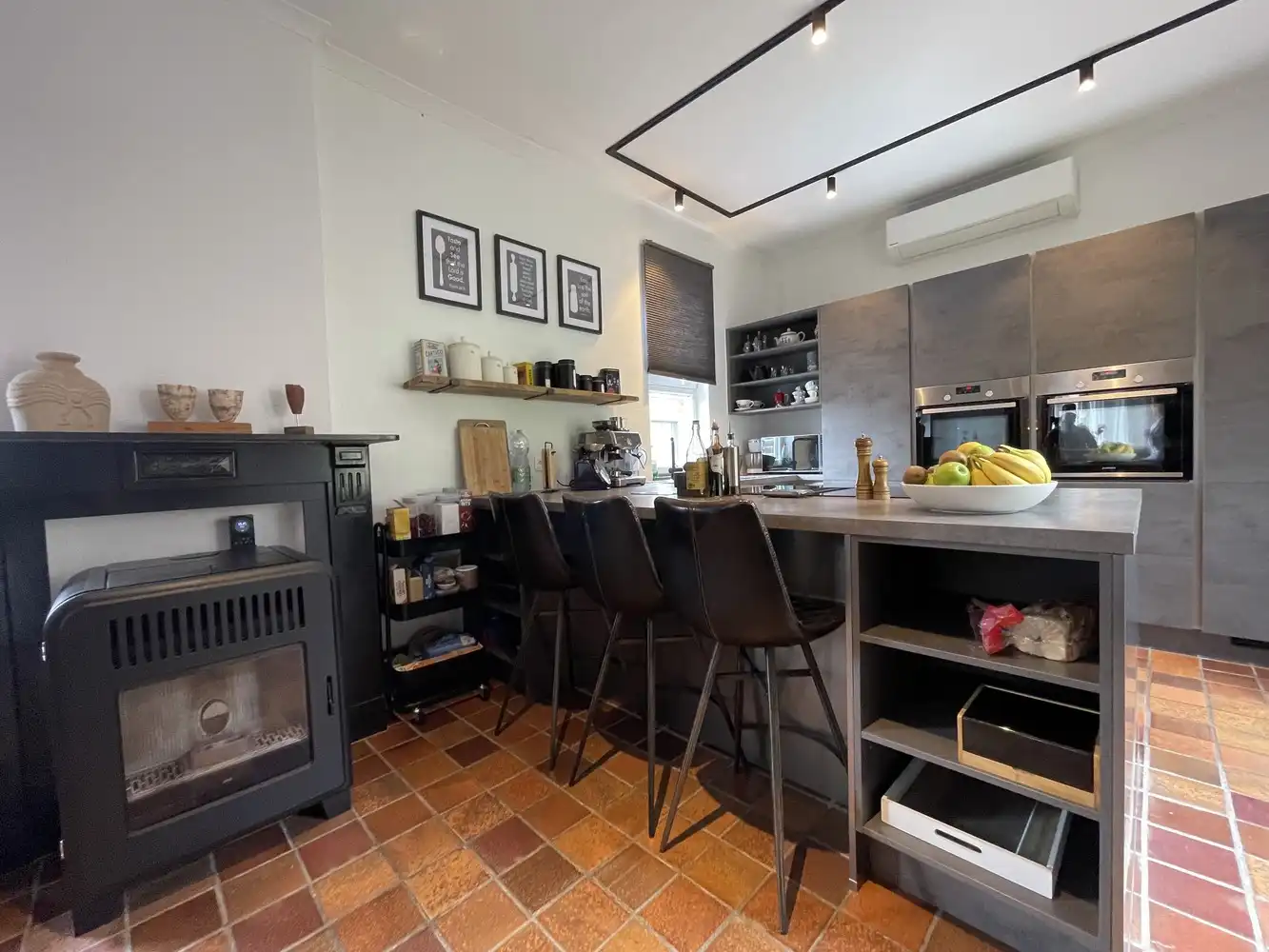 Unieke gerenoveerde woning met 5 slaapkamers en bureau foto 10