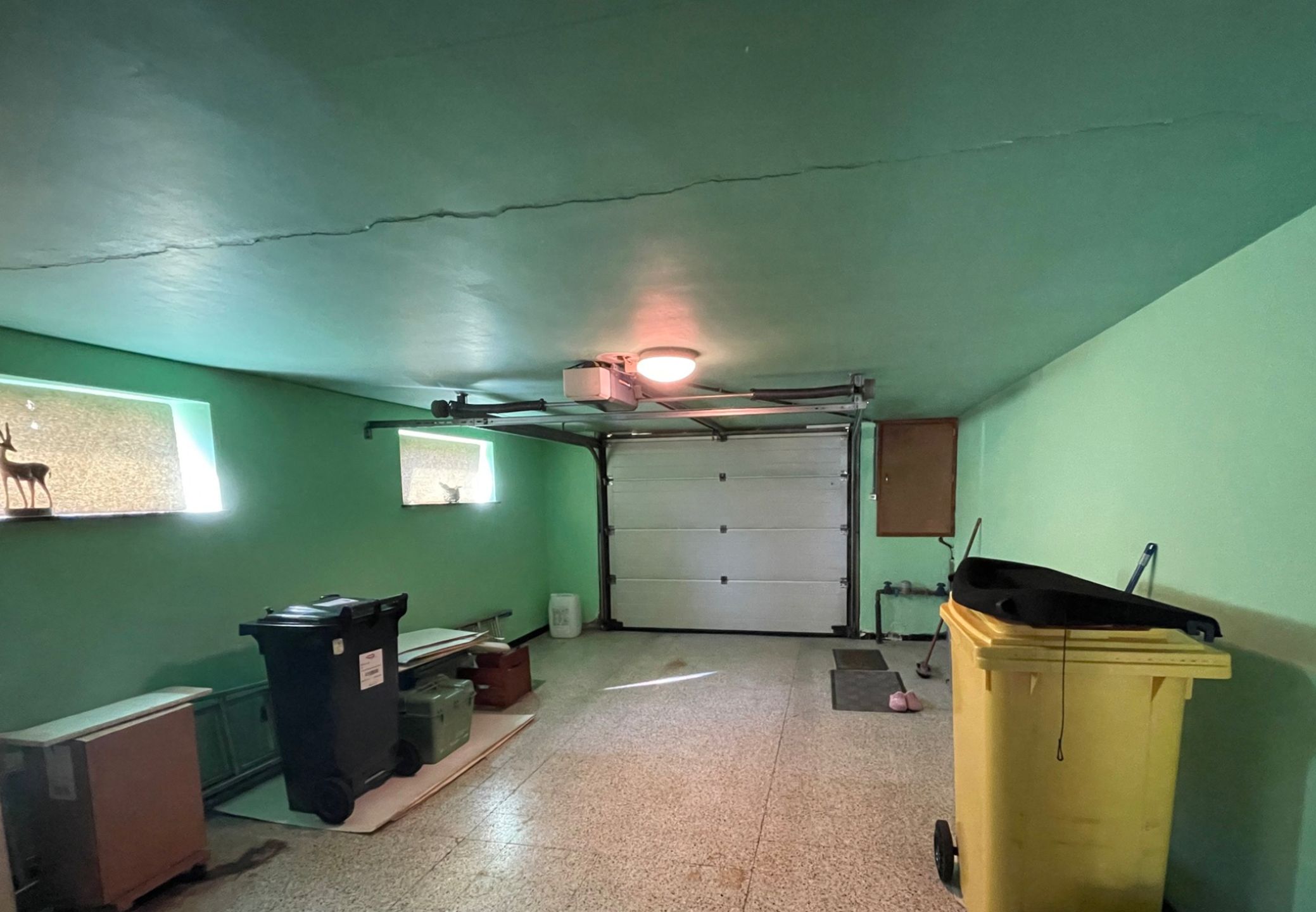 Te renoveren woning met veel potentieel foto 22