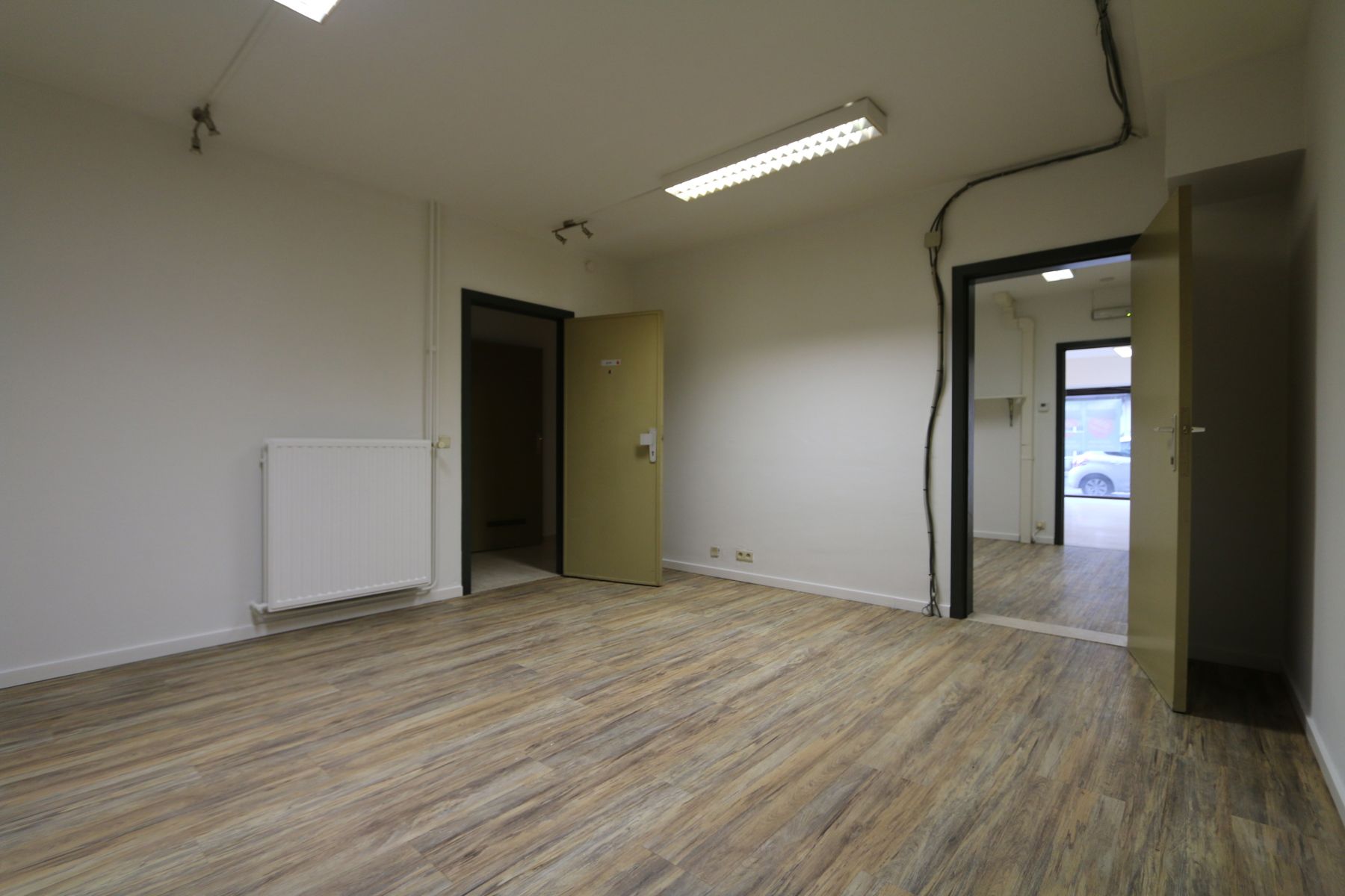 Handel 220 m² + kelder + drukke ligging + optie parking foto 13