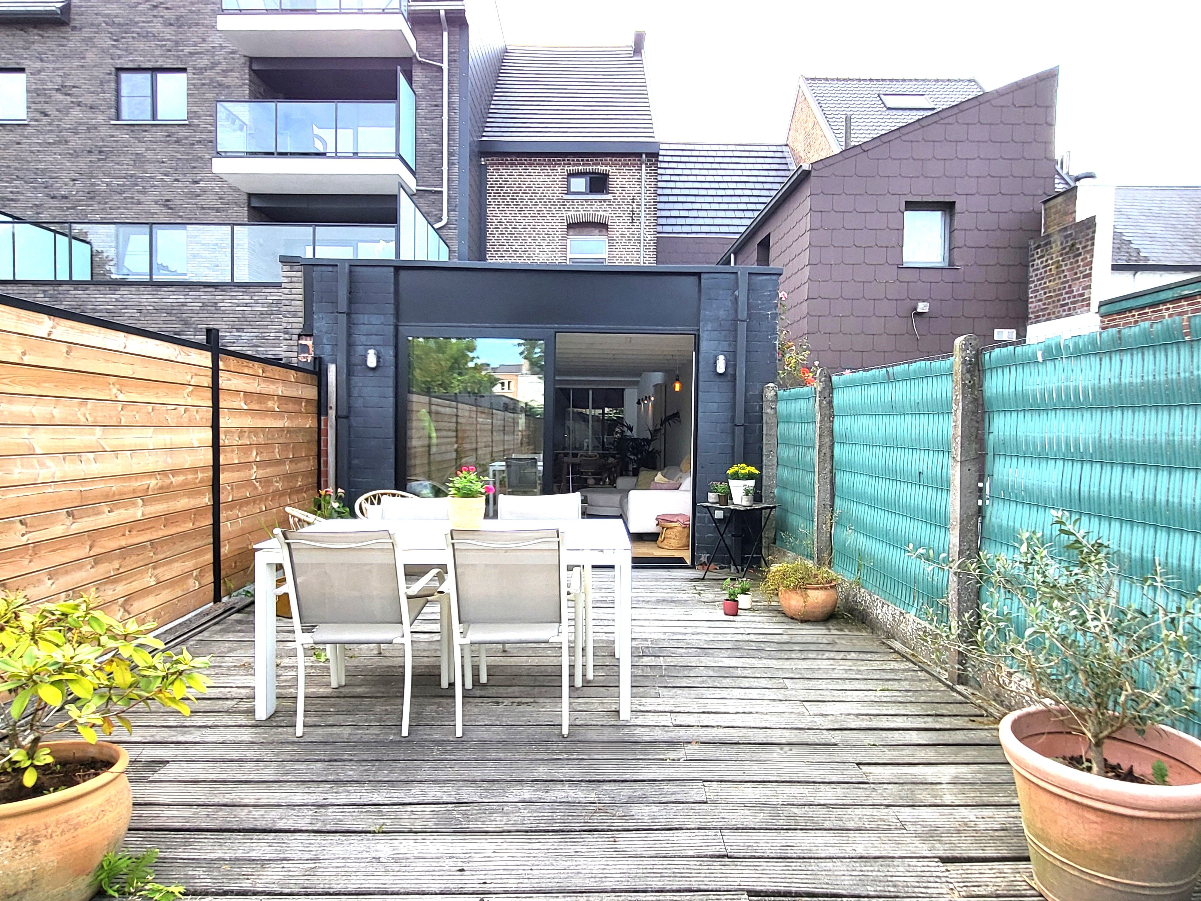 Prachtig gerenoveerde woning op wandelafstand van het centrum met zuidgerichte tuin.  foto 26