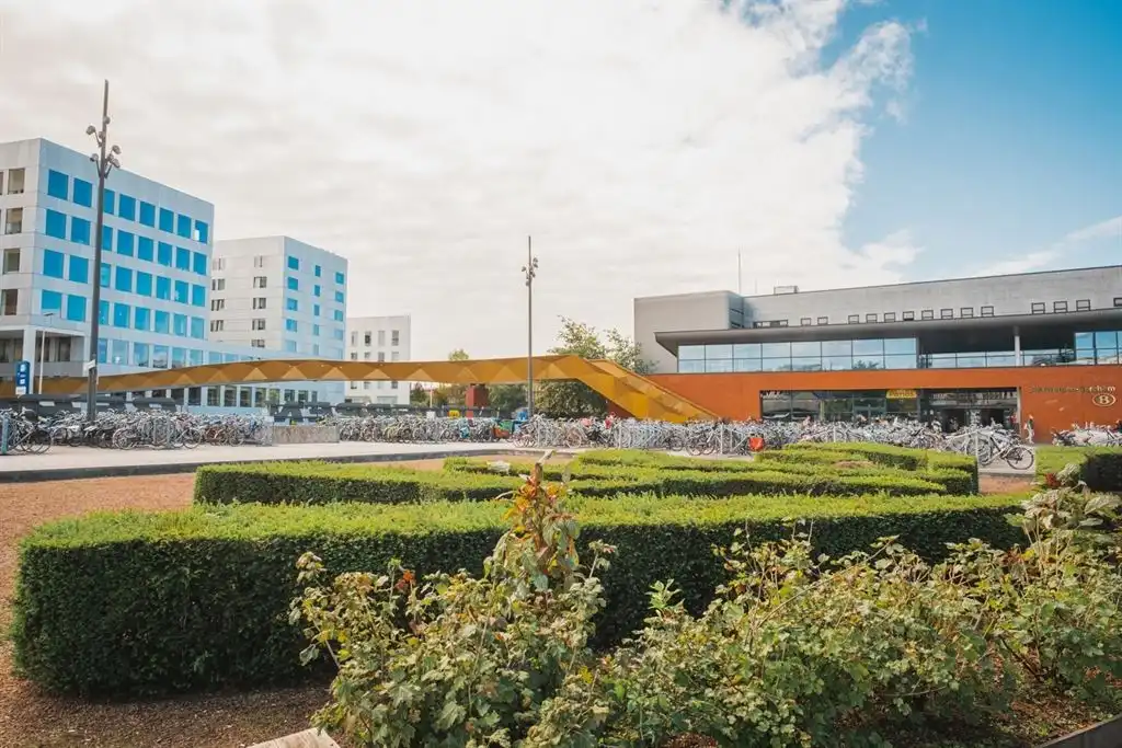 Unieke woning met eclectische gevels en dakterras foto 32