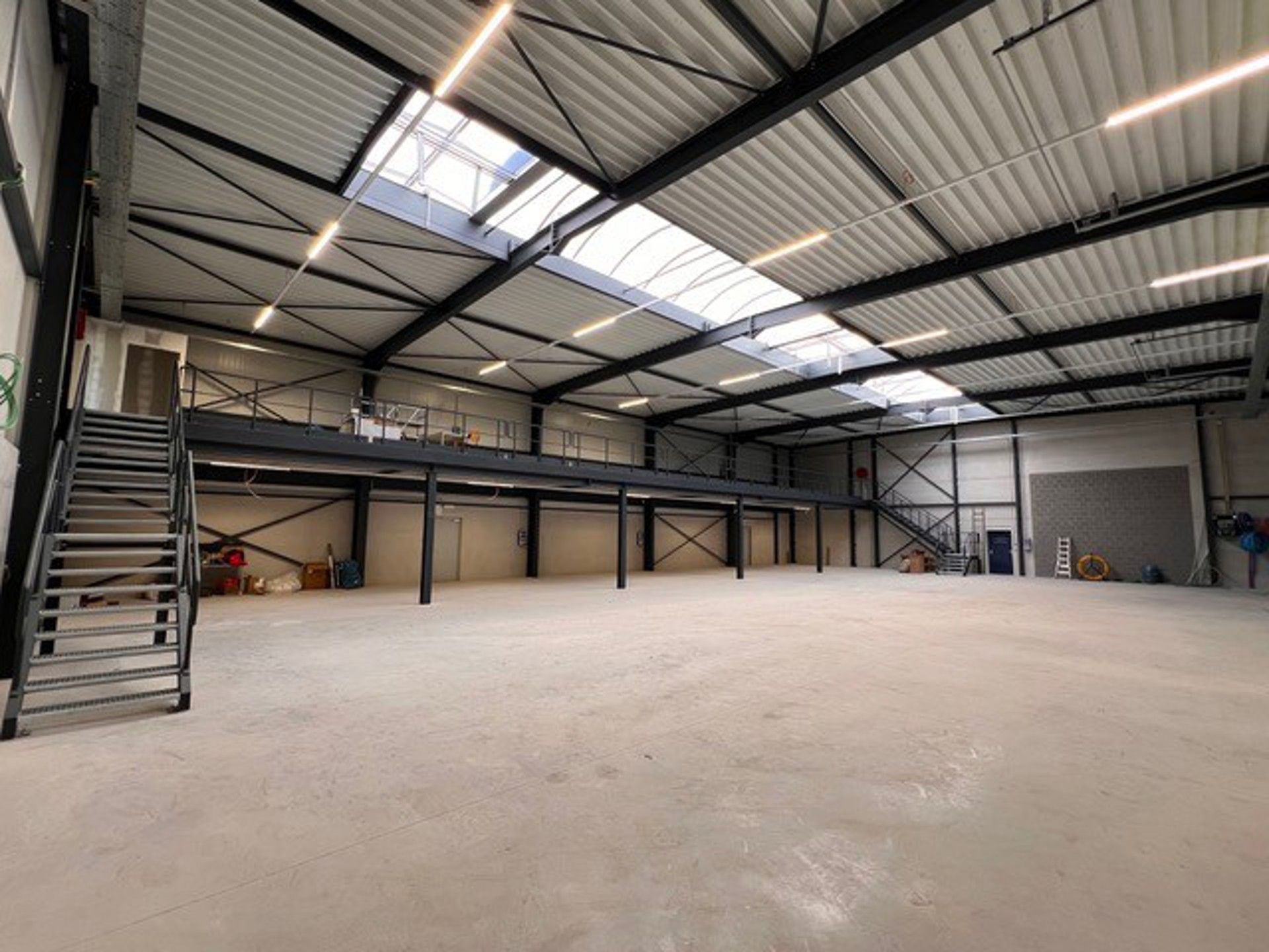 Nieuwbouw KMO-unit met 6 autostaanplaatsen te Beerse. foto 3