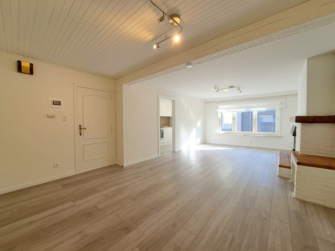 Knap gerenoveerd appartement te Genk centrum foto 6
