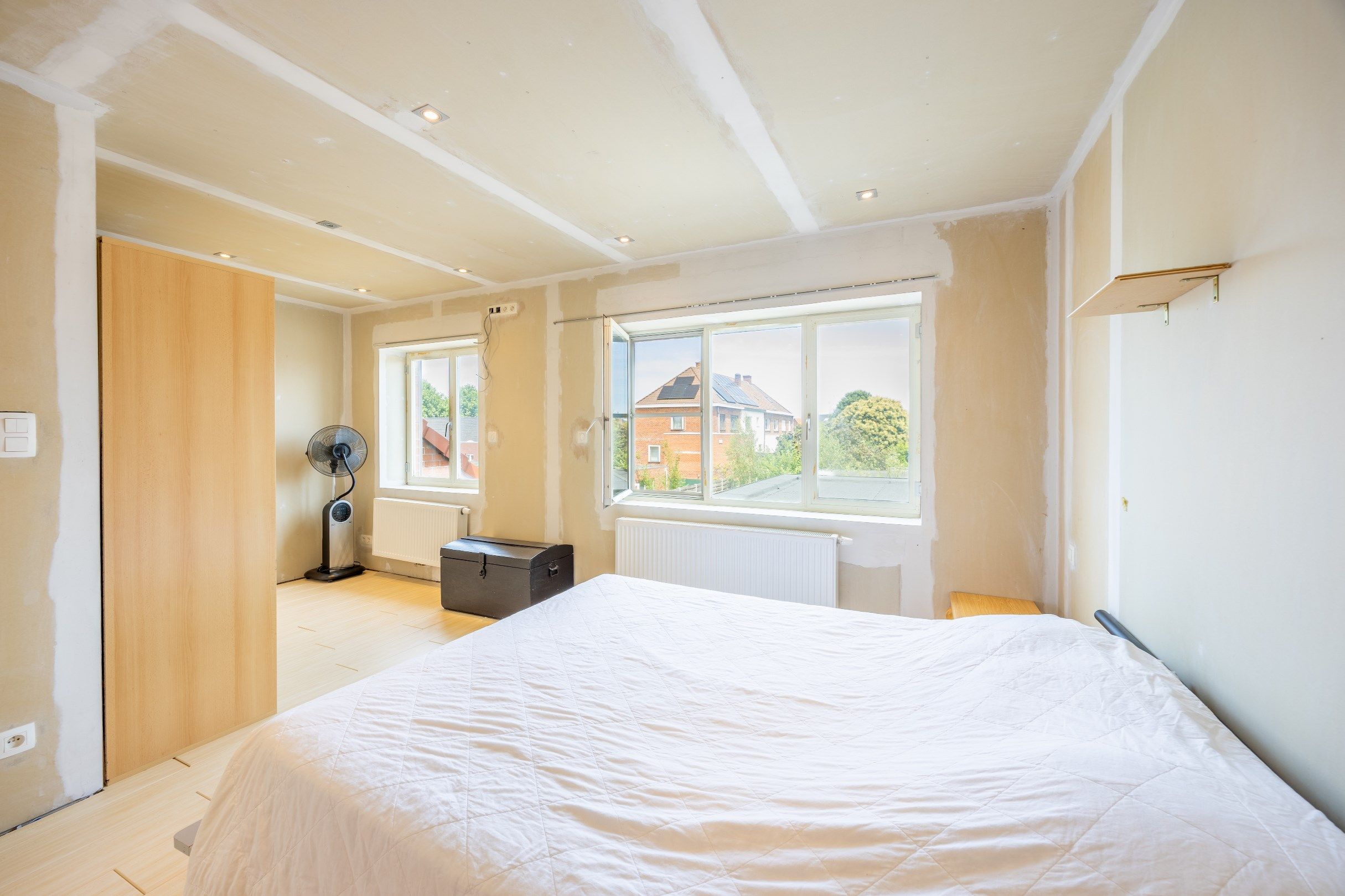 Verder te renoveren halfopen woning met uitweg.  foto 11