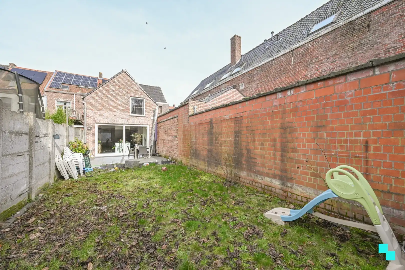 Compleet gerenoveerde ééngezinswoning met 3 slaapkamers en gezellige tuin foto 23