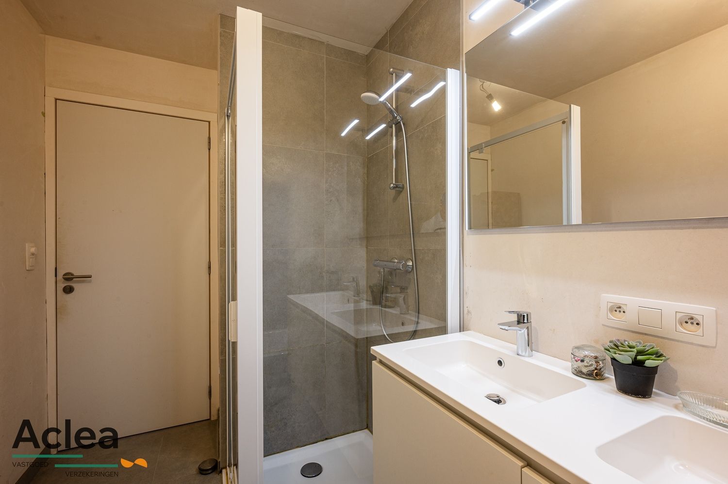 Recente energiezuinige woning met 3 tot 4 slpks foto 25