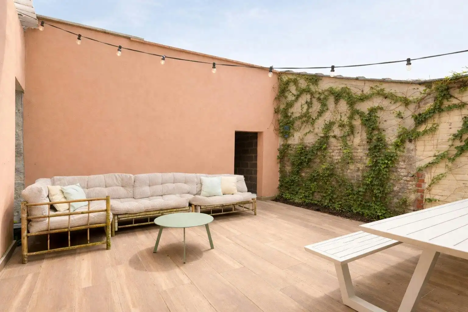 Stijlvol en praktisch gerenoveerd huis met garageopties  foto 18