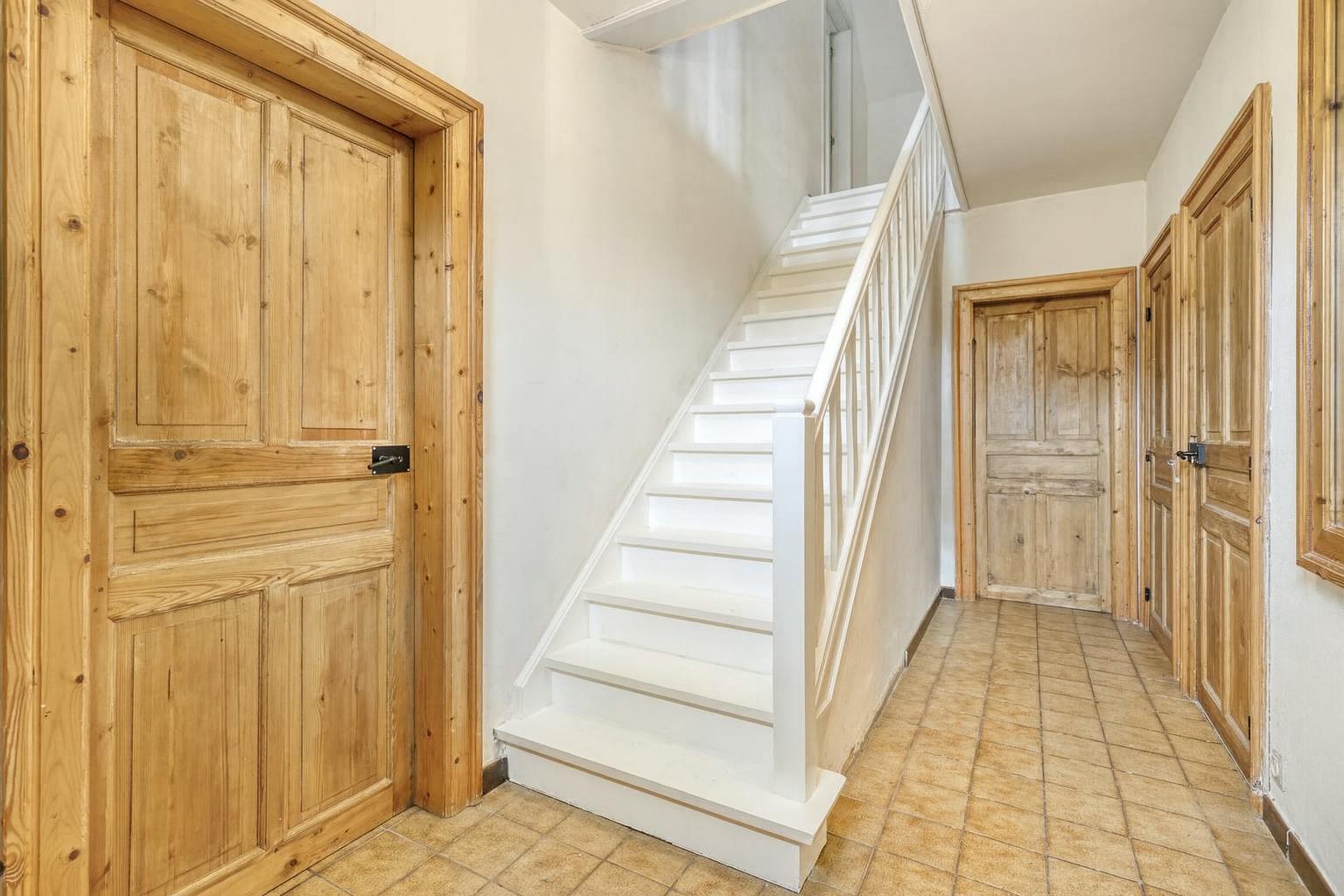 Te renoveren villa met 5 slpk en tuin in Marke foto 3