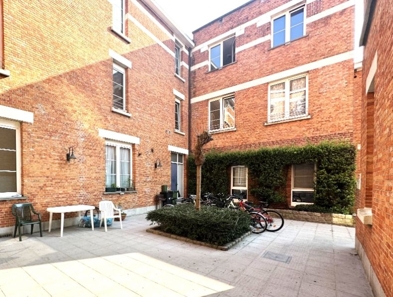 Energiezuinig 2 slaapkamer appartement vlakbij grote markt Ieper. foto 10