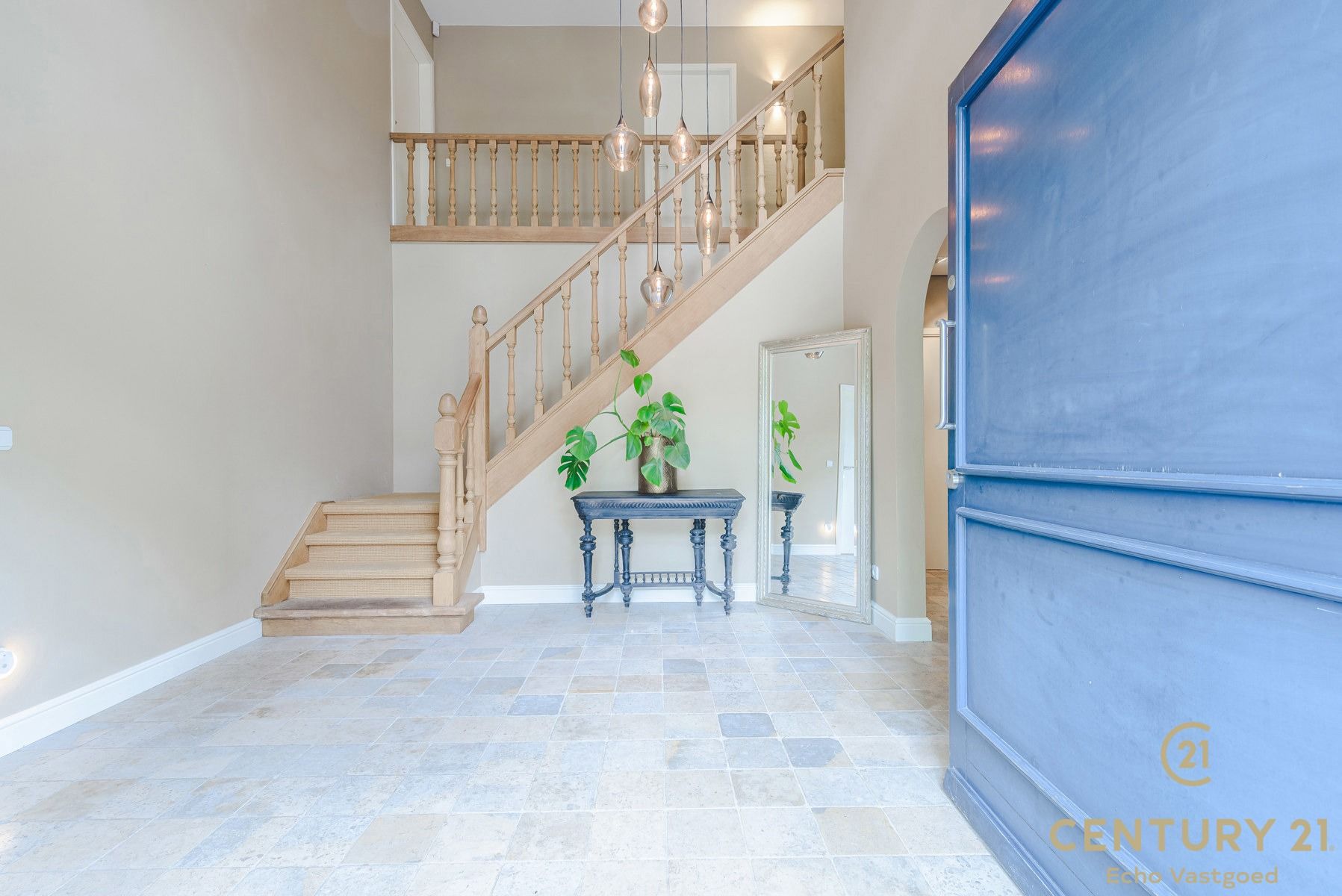 Tijdloze, instapklare villa met 5 slpk en 3 badk op ca1521m² foto 2
