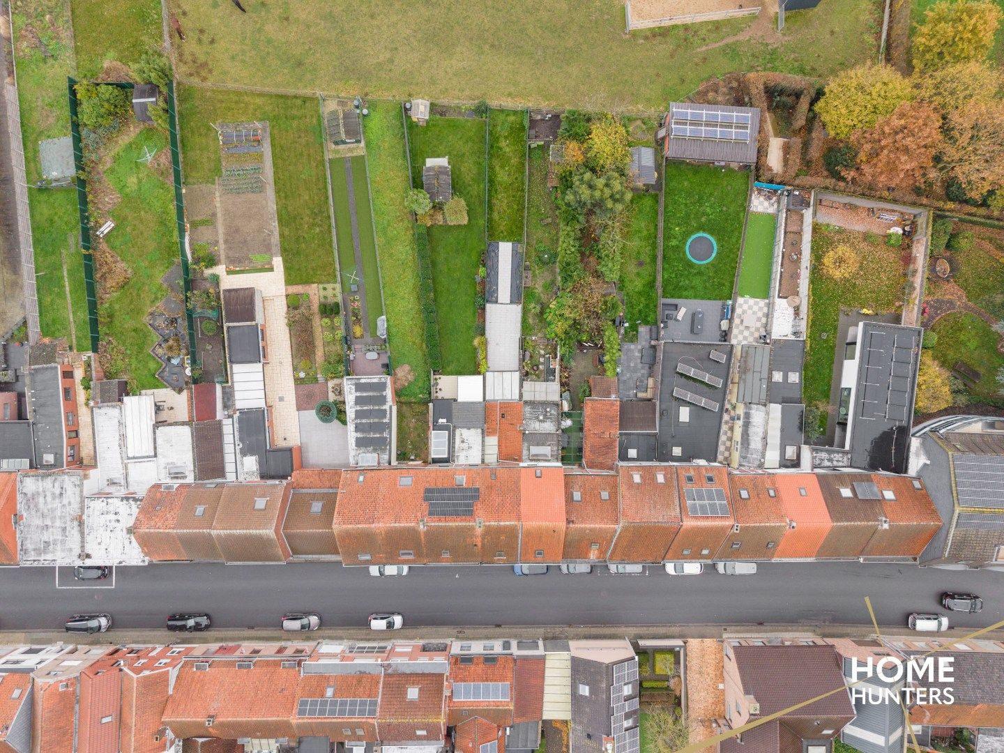 Charmante te renoveren rijwoning met 3 slaapkamers en diepe tuin op centrale ligging in Menen foto 3