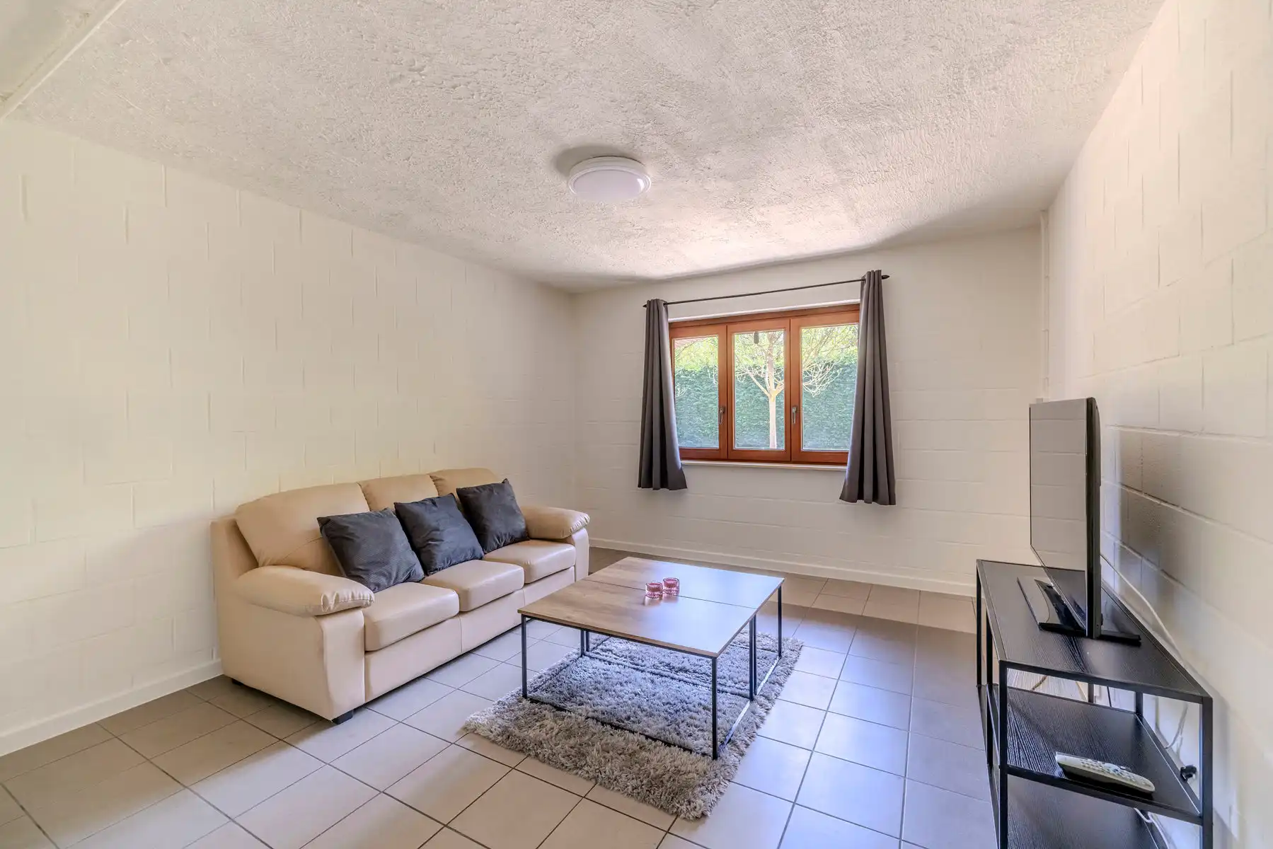 Ruim landhuis op ca. 3010 m² grond met ca. 736 m² bew.opp. foto 36