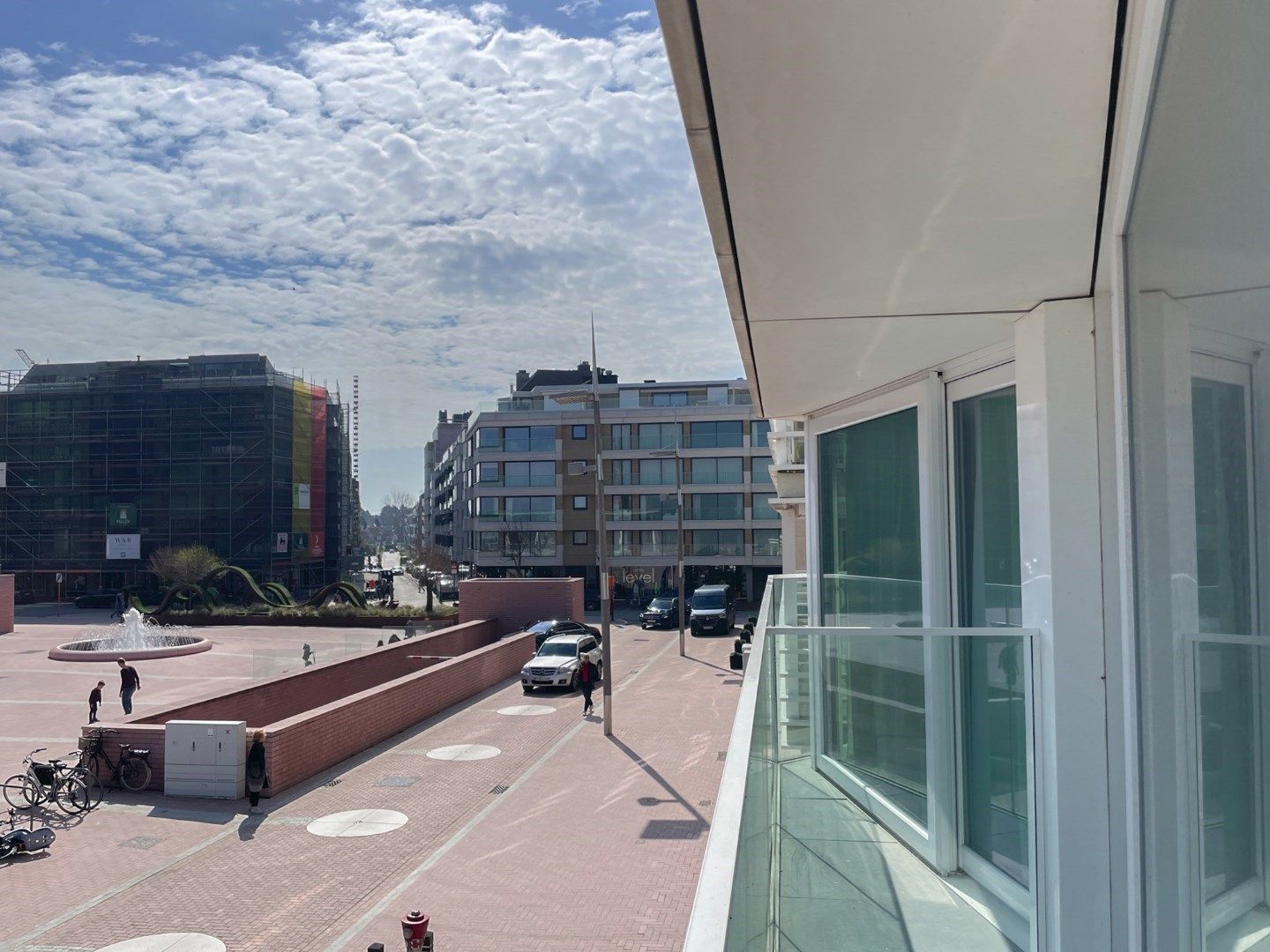 Zonnig, instapklaar appartement met prachtig zeezicht, gelegen op het Lichttorenplein. foto 5