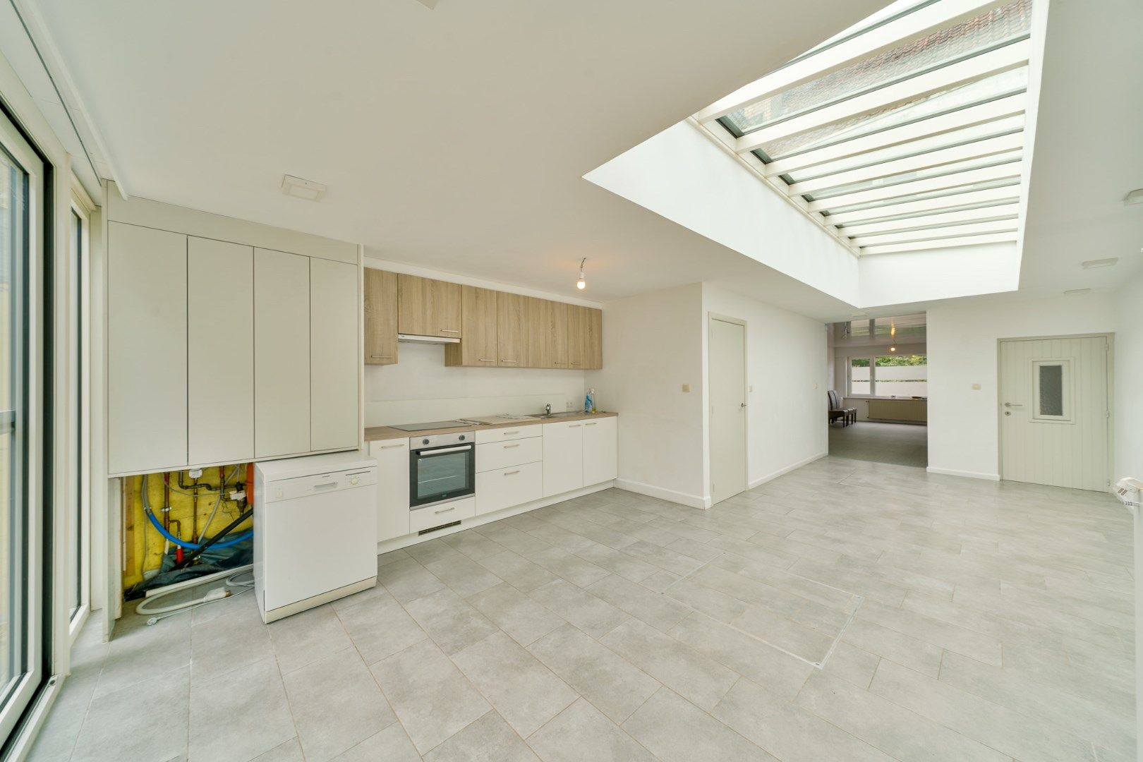 Rijwoning met 3 slaapkamers en tuin nabij de Spuikom foto 3