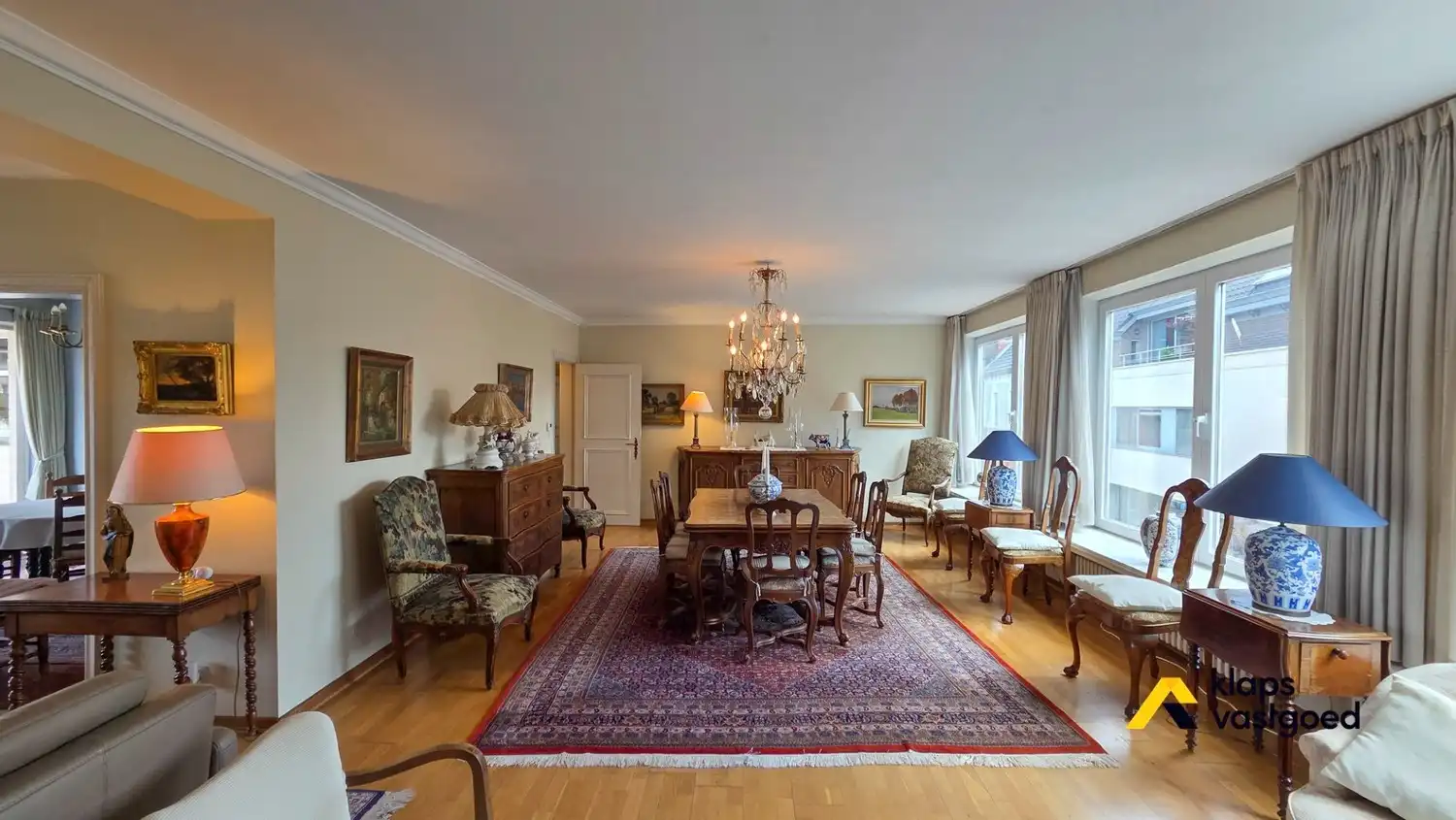 Appartement met 4 slaapkamers en meer dan 200m² bewoonbare oppervlakte op toplocatie in Bree centrum foto {{pictureIndex}}