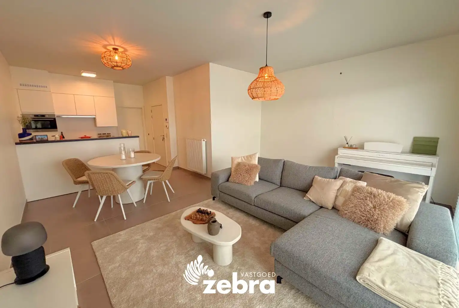 Instapklaar gelijkvloers appartement met private tuin en garage op toplocatie in Roeselare! foto 5