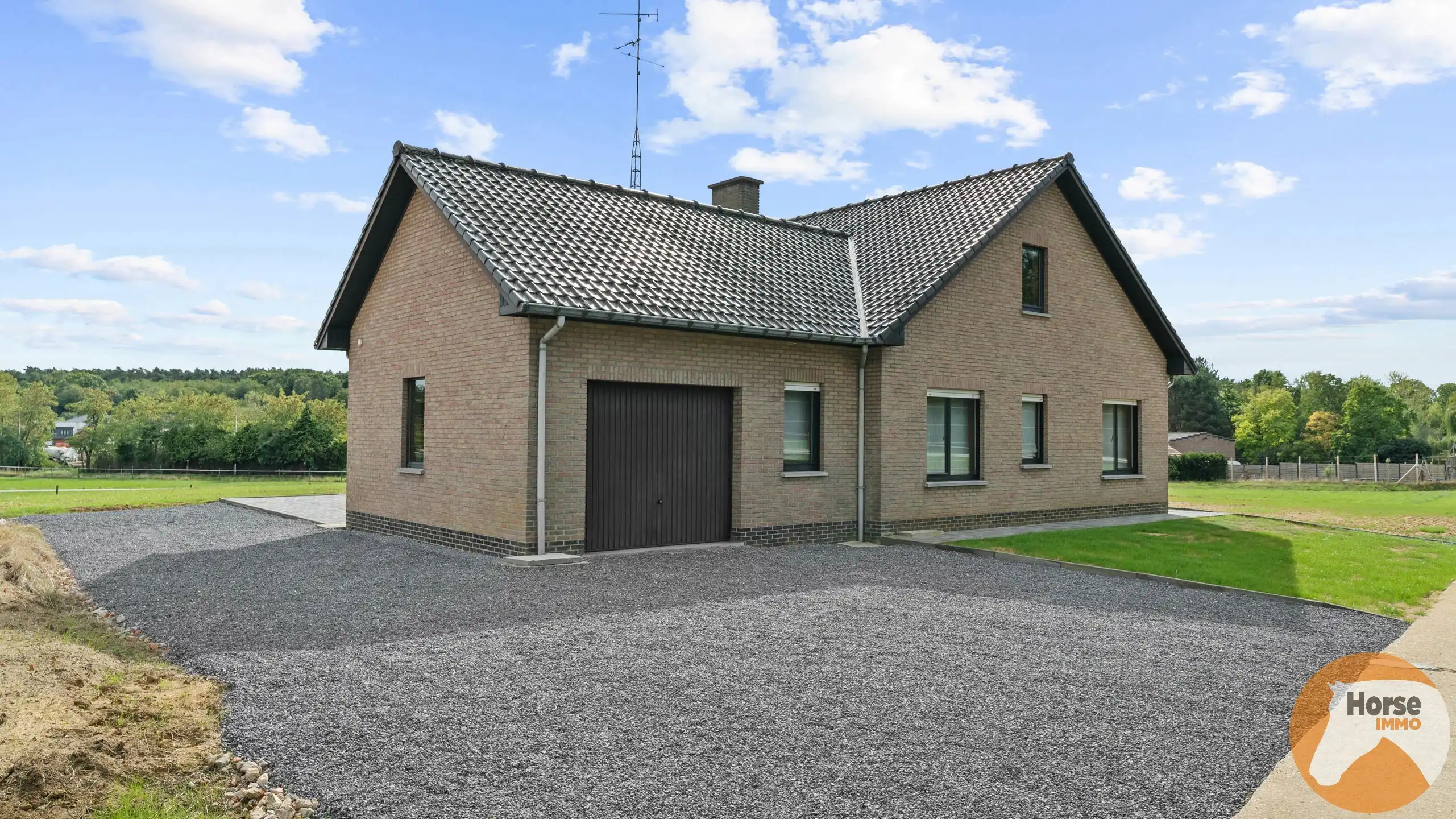 SCHAFFEN - Landbouwwoning op +/- 6,7 ha en paardenstalling foto 4