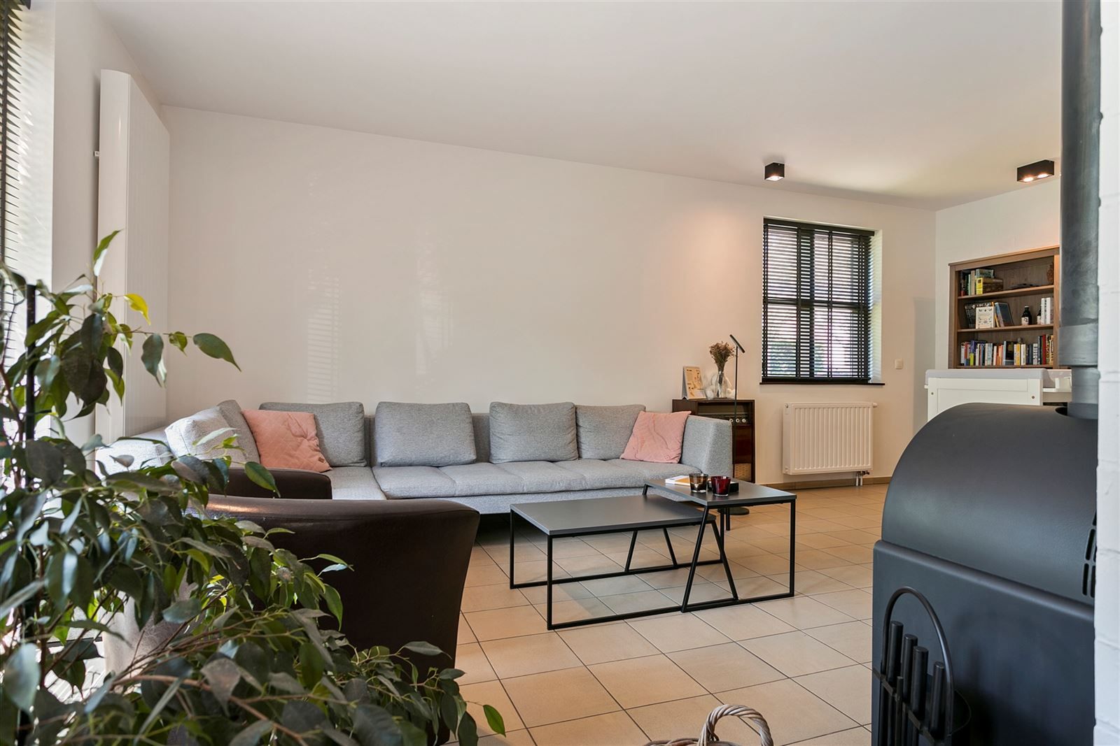 Verrassend ruime half open bebouwing 4 slpks / garage / car-port foto 5