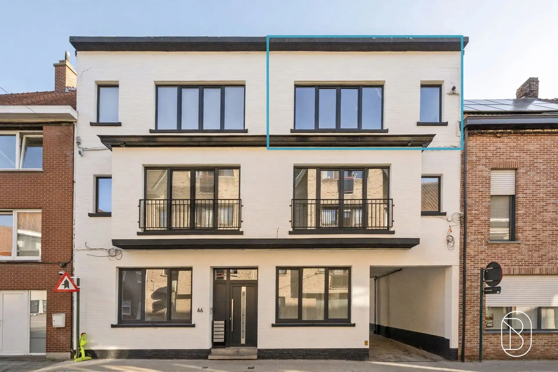 Gerenoveerd appartement met terras en garage in Wevelgem foto 13