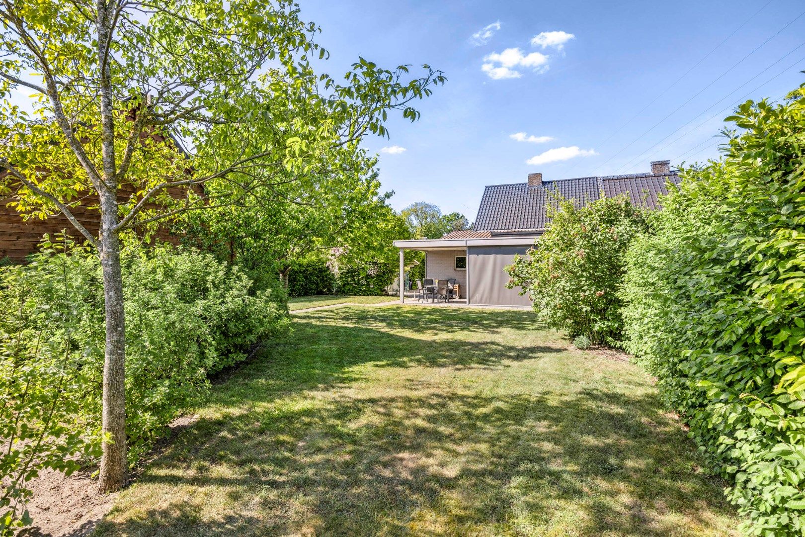 Instapklare woning met 3 SLPKS en zon georiënteerde tuin !  foto 24