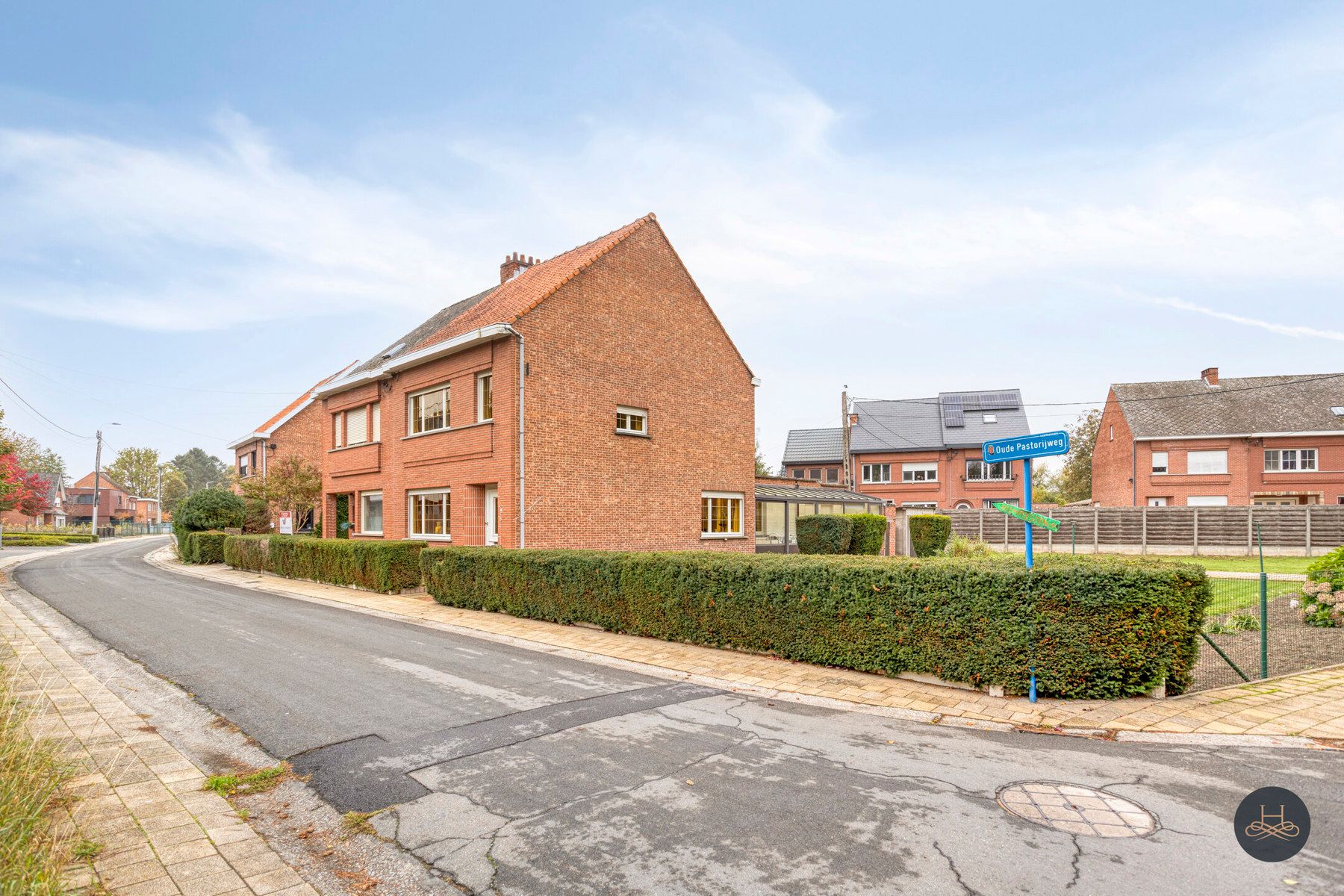 Halfopen woning met tuin en renovatiepotentieel foto 2