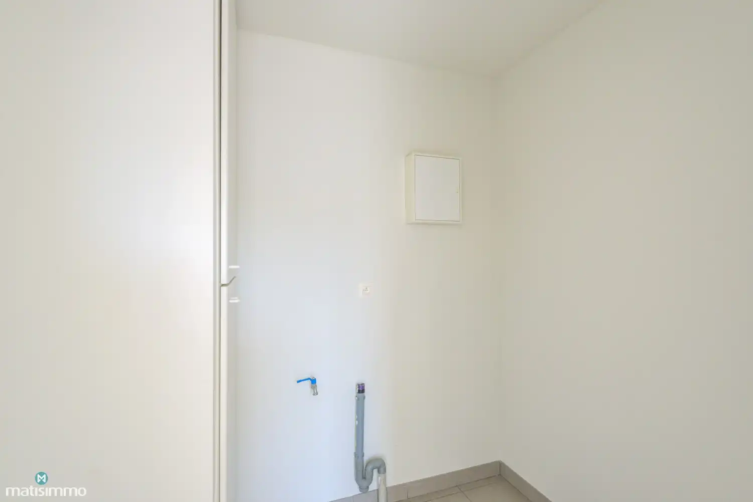 INSTAPKLAAR APPARTEMENT MET 2 SLAAPKAMERS EN GARAGE NABIJ HET CENTRUM VAN BILZEN foto 7