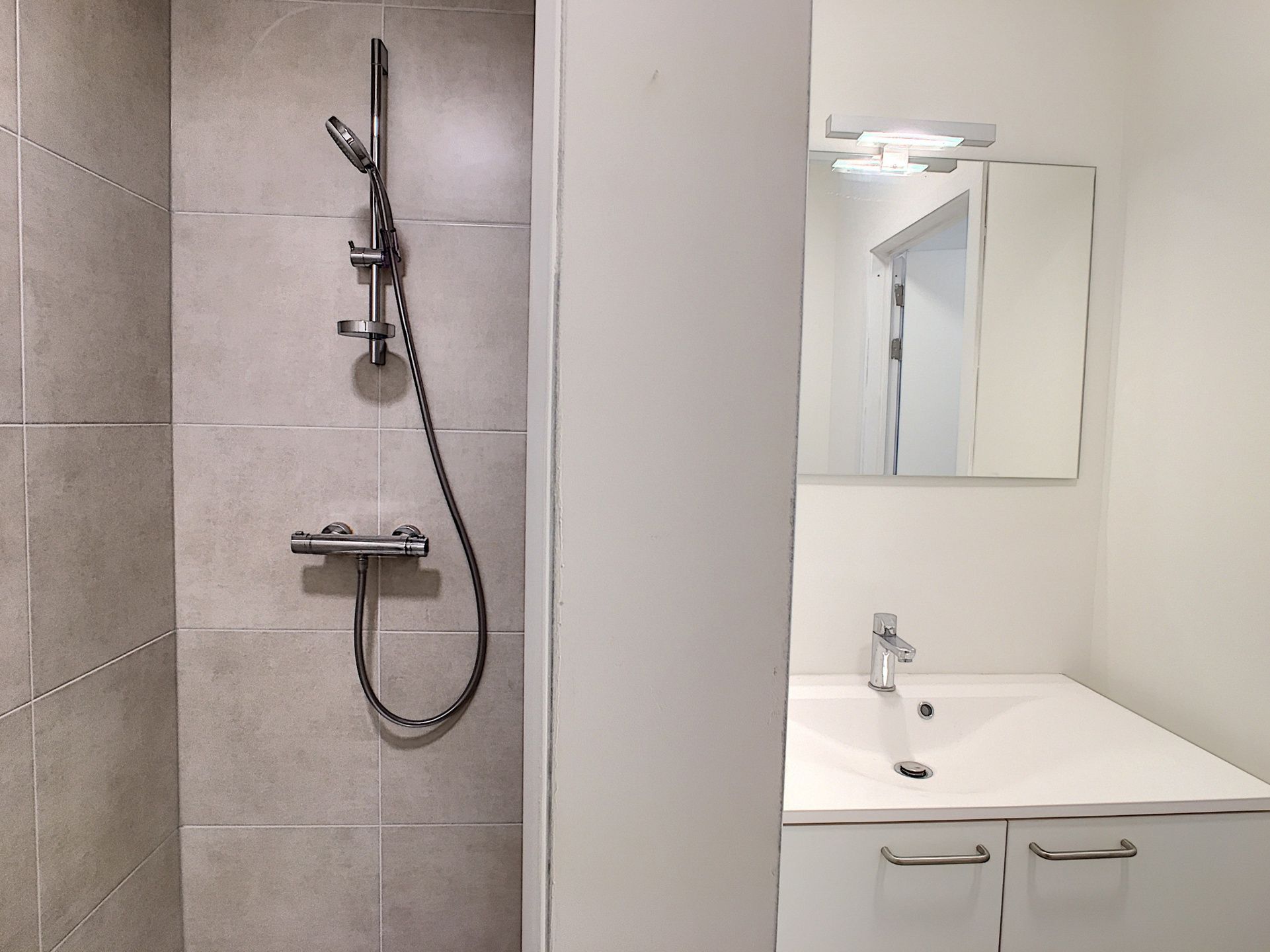 Jong 1 -slaapkamer appartement met groot terras! foto 6