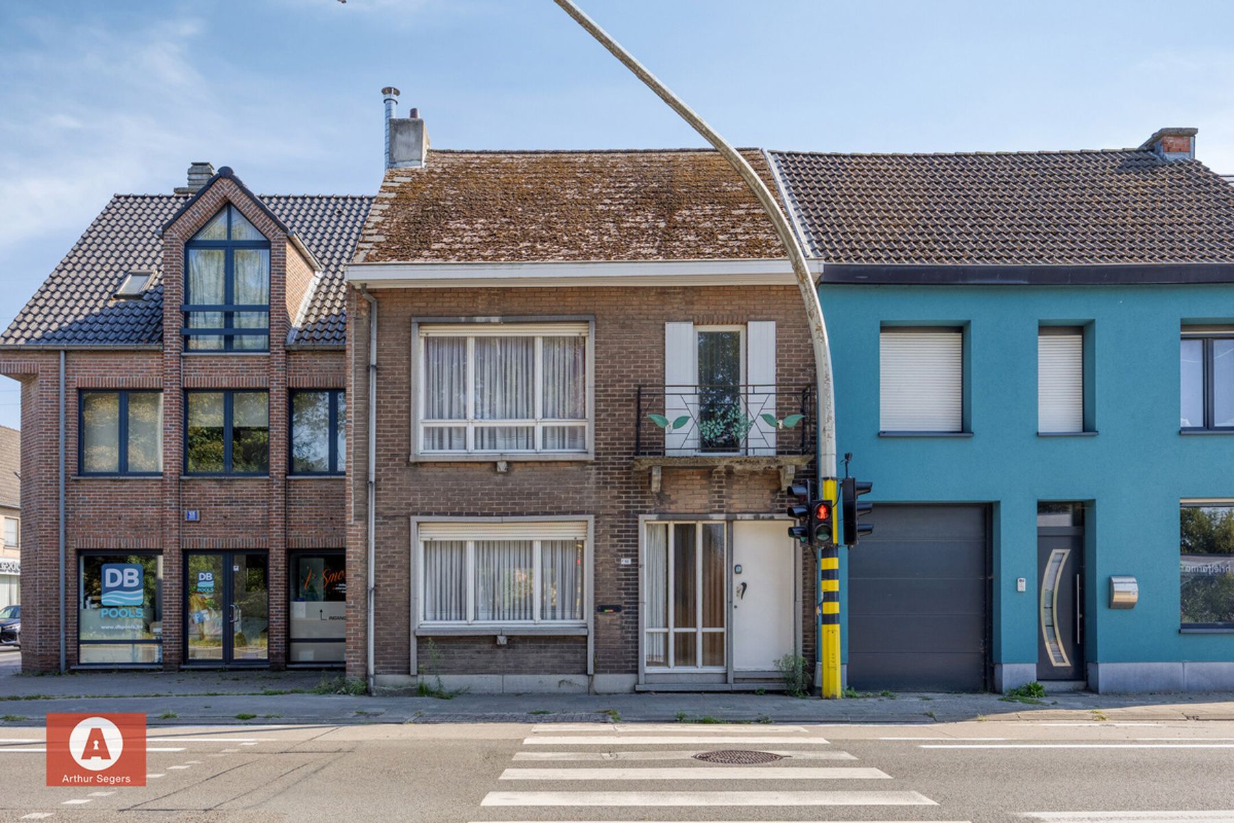 IN OPTIE - Te renoveren gezinswoning op een perceel van 3a 37ca. foto 3