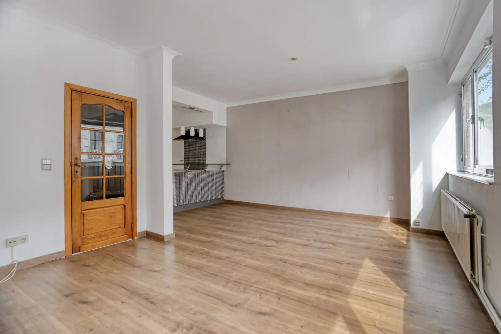 Gebouw met winkel-/kantoorruimte en ruim appartement met dakterras foto 12
