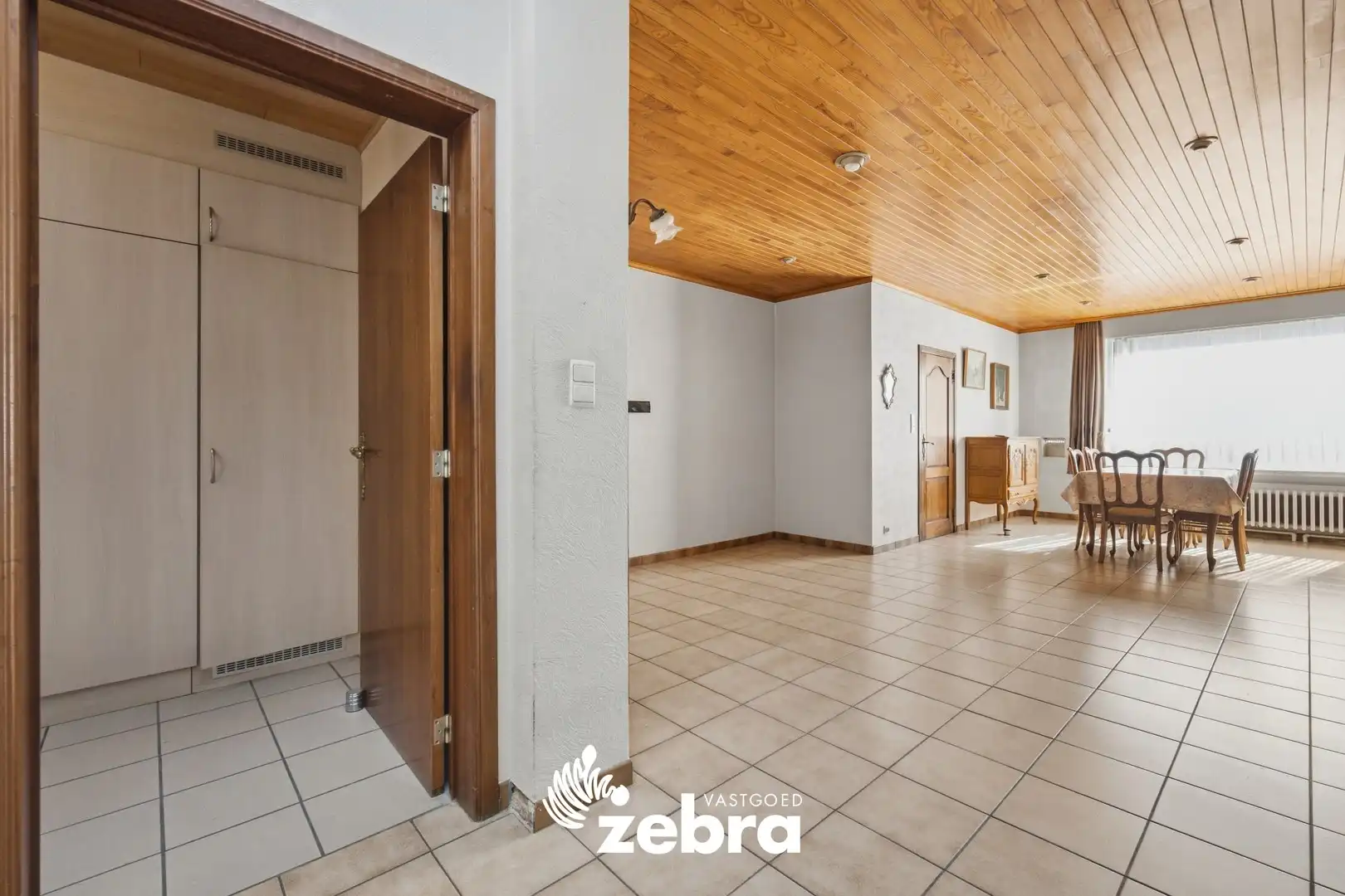 Ruime woning met 4 slaapkamers op een perceel van 601 m² te Meulebeke! foto 5