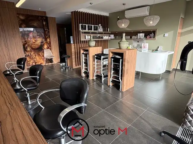 Multifunctioneel handelspand te koop, topafwerking & ligging foto 6