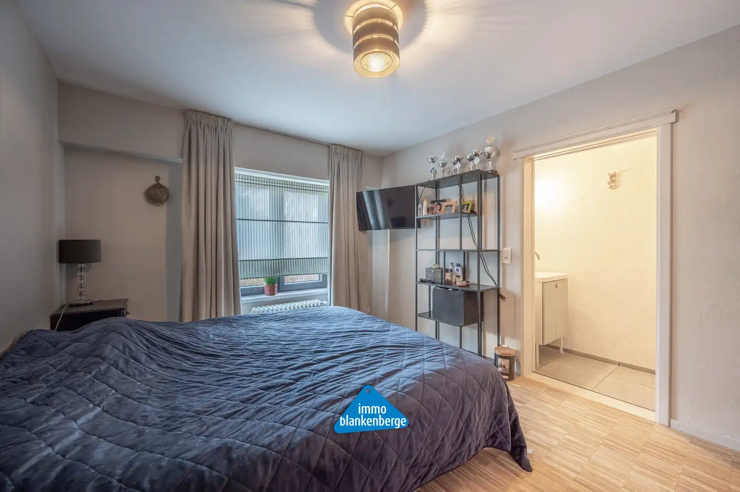 Zeer Ruim en Stijlvol gerenoveerd appartement van 232m² op een toplocatie vlak bij het strand. foto 21